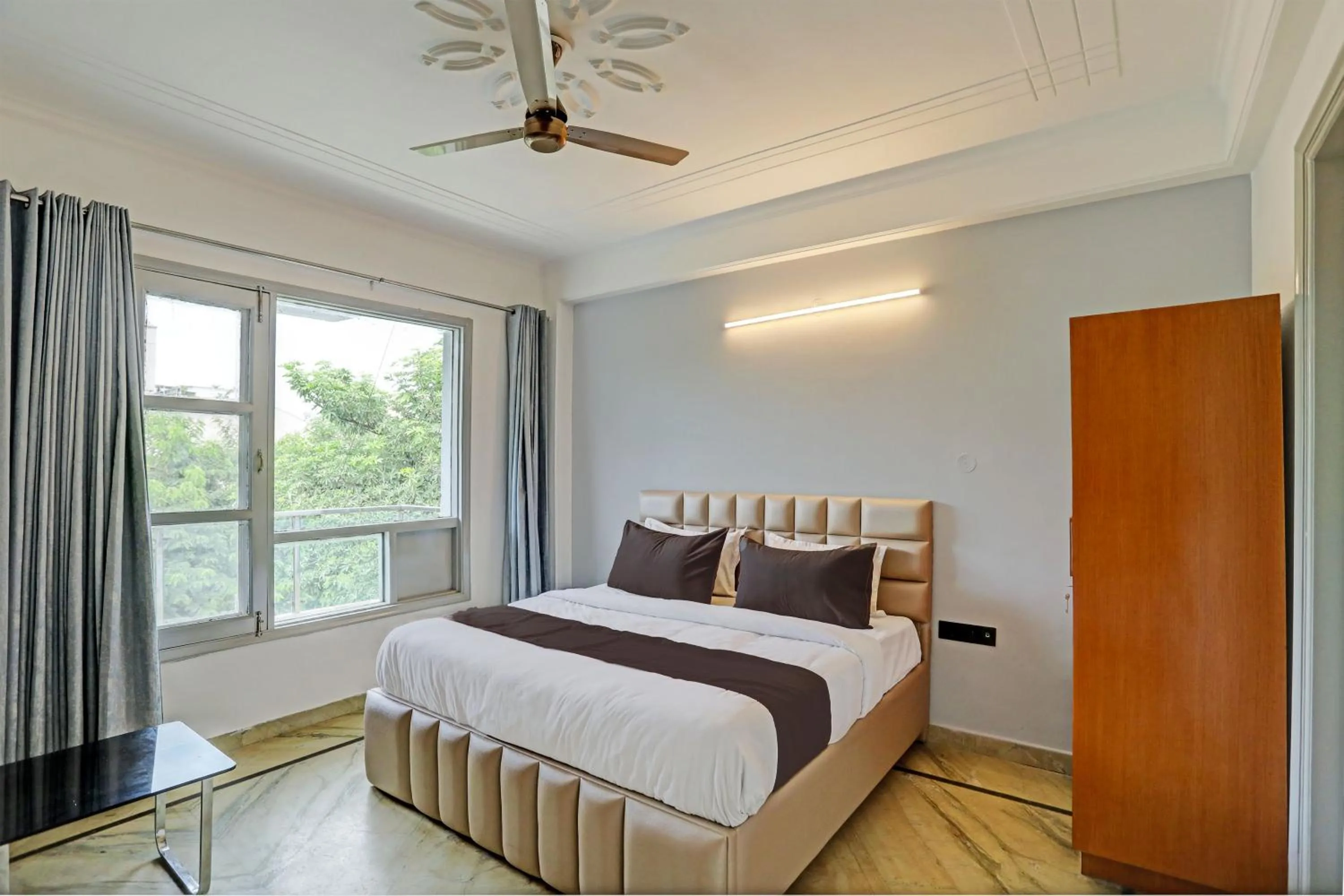 Photo of the whole room, Bed in Roswell Inn