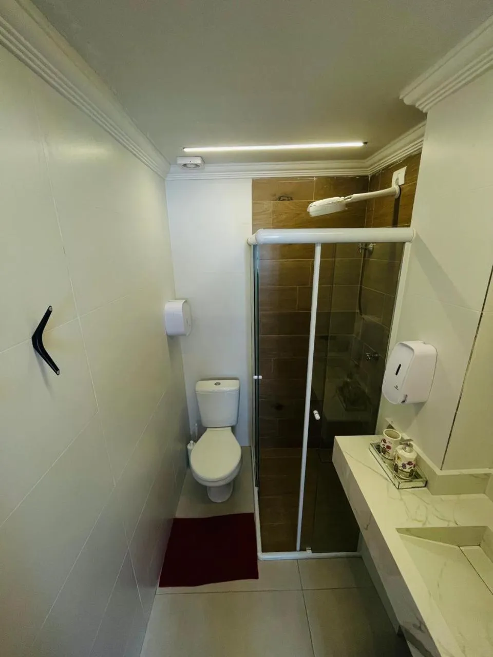 Shower in CASA HOTEL PIRACICABA