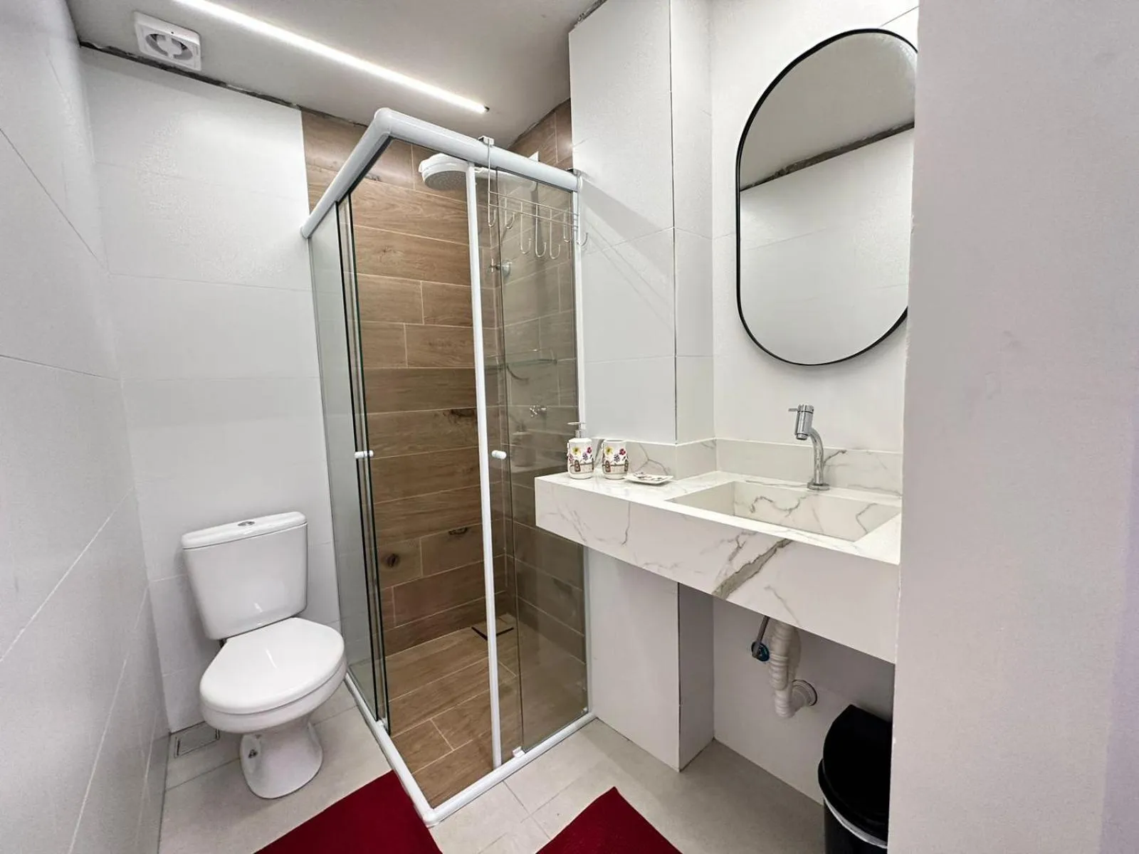 Shower in CASA HOTEL PIRACICABA