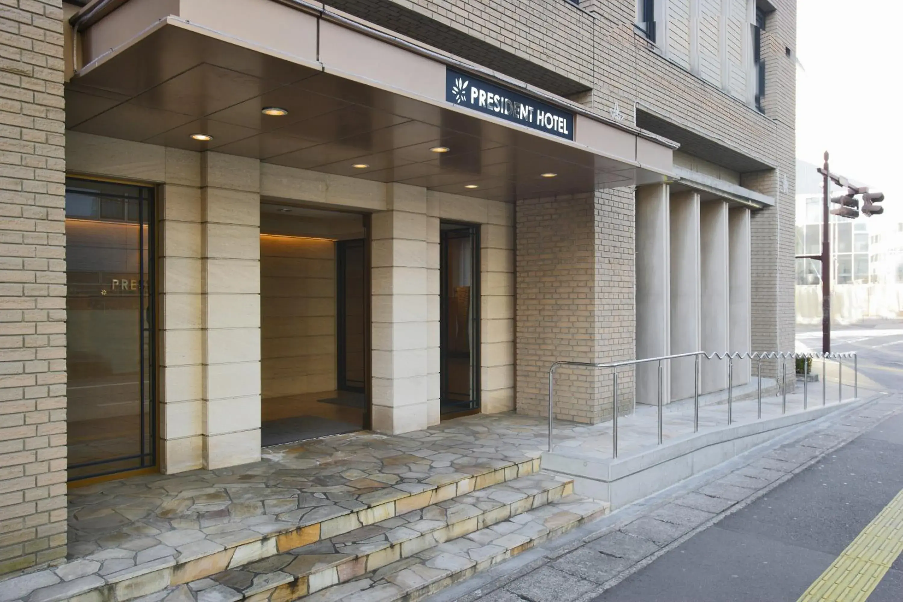 Facade/entrance in President Hotel Mito Facade/entrance in President Hotel Mito