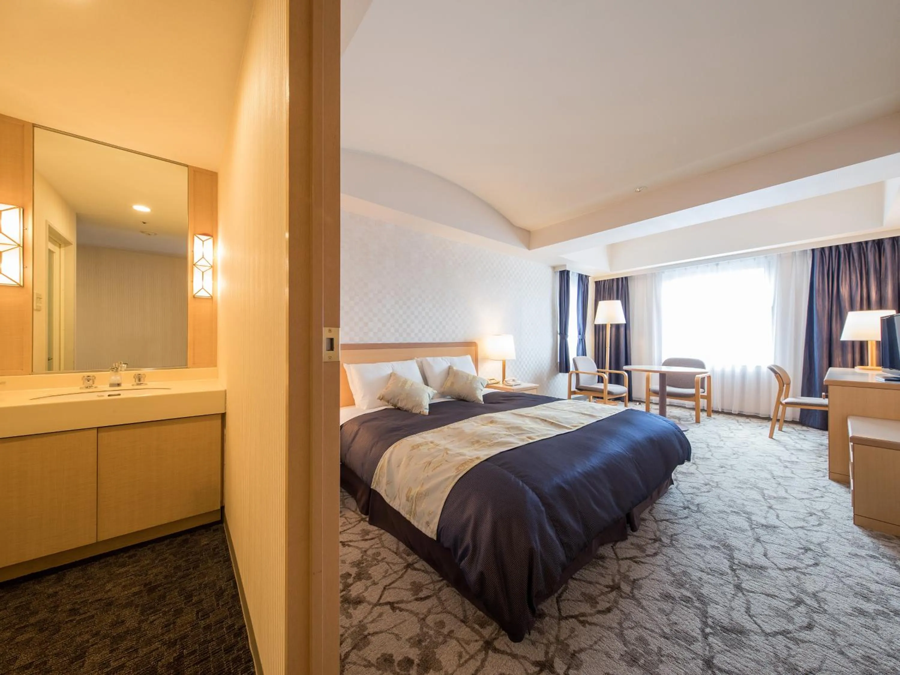 Bed in President Hotel Mito