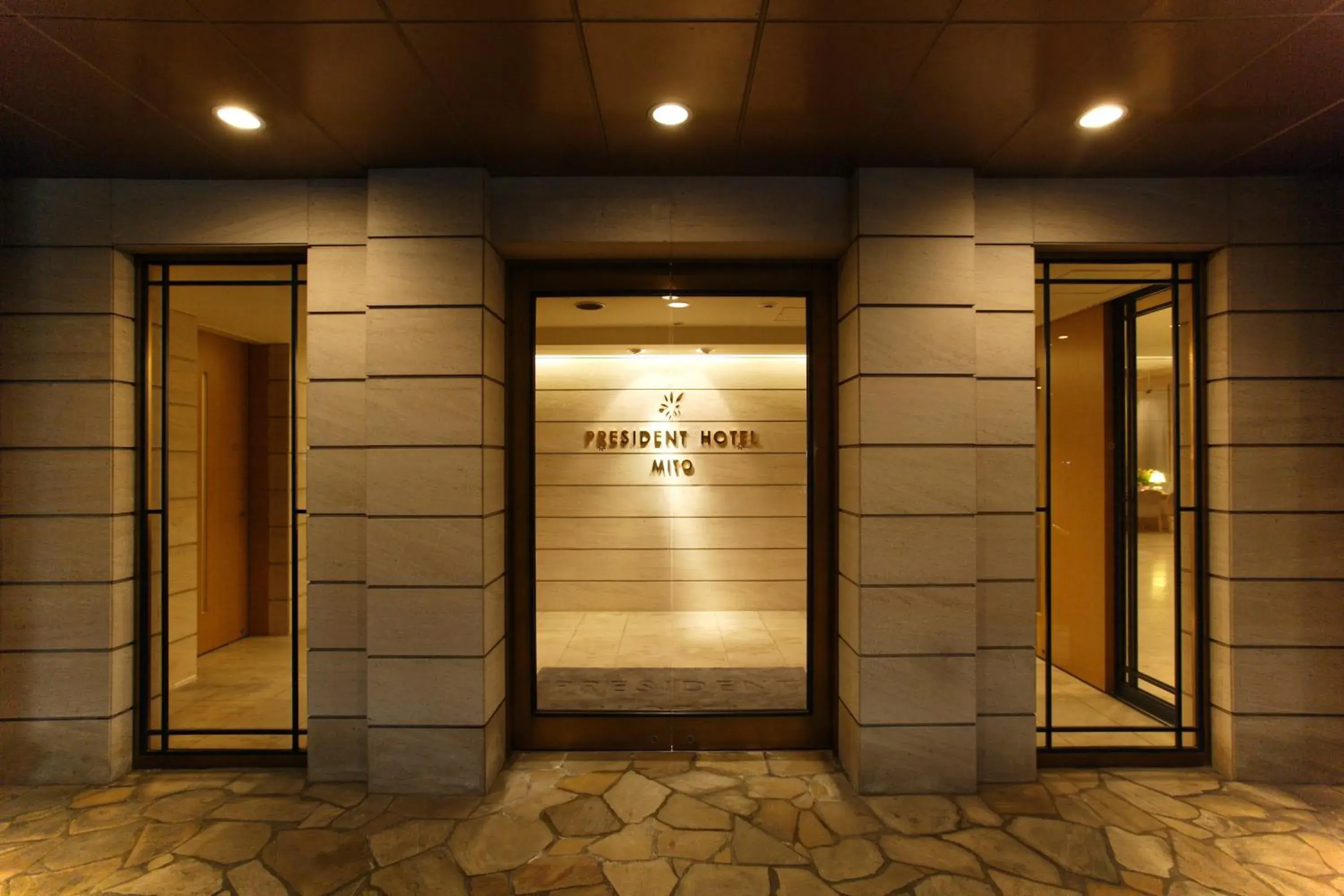 Facade/entrance in President Hotel Mito Facade/entrance in President Hotel Mito