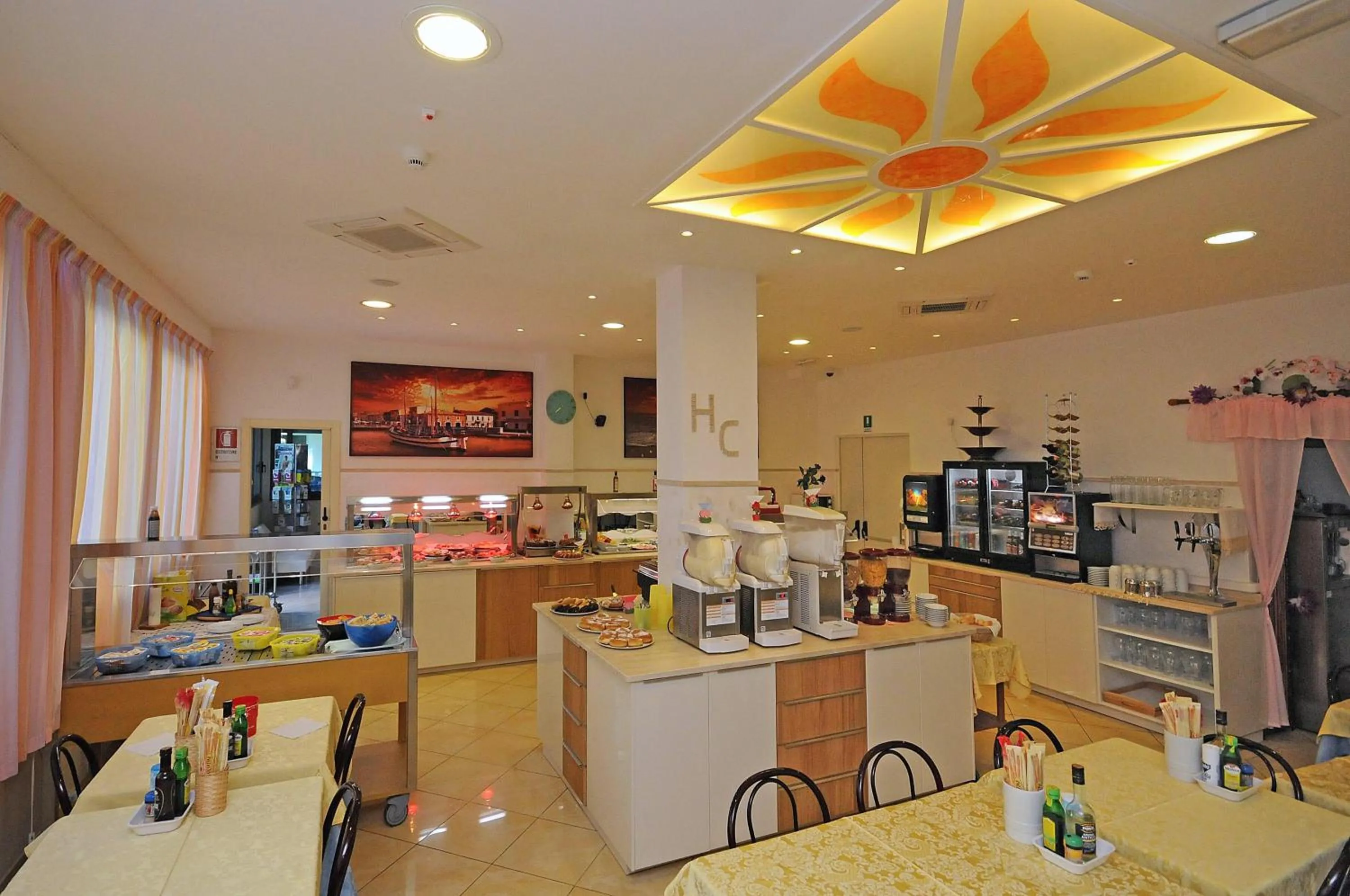 Restaurant/places to eat in Hotel Concorde