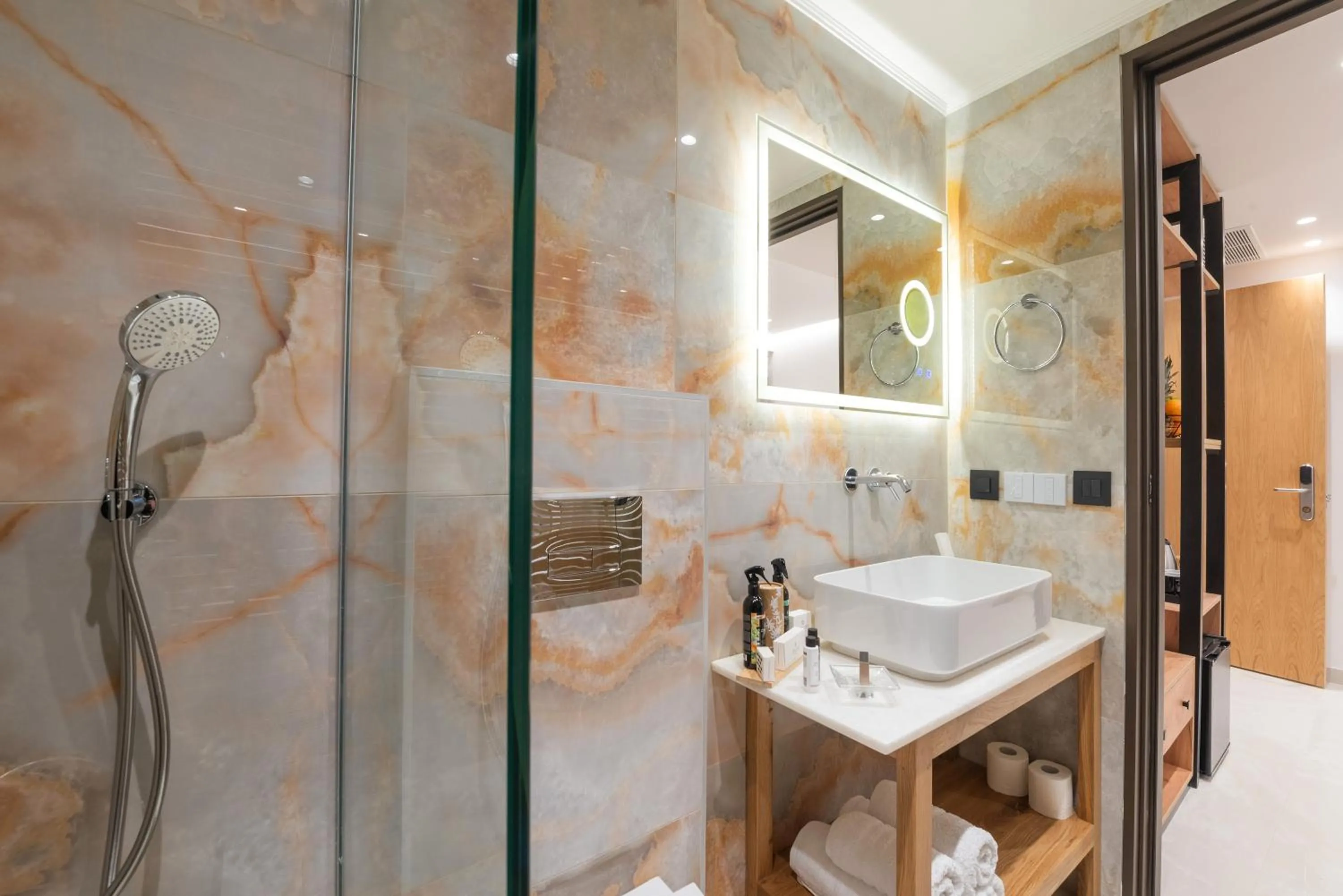 Shower in The Wine Hotel