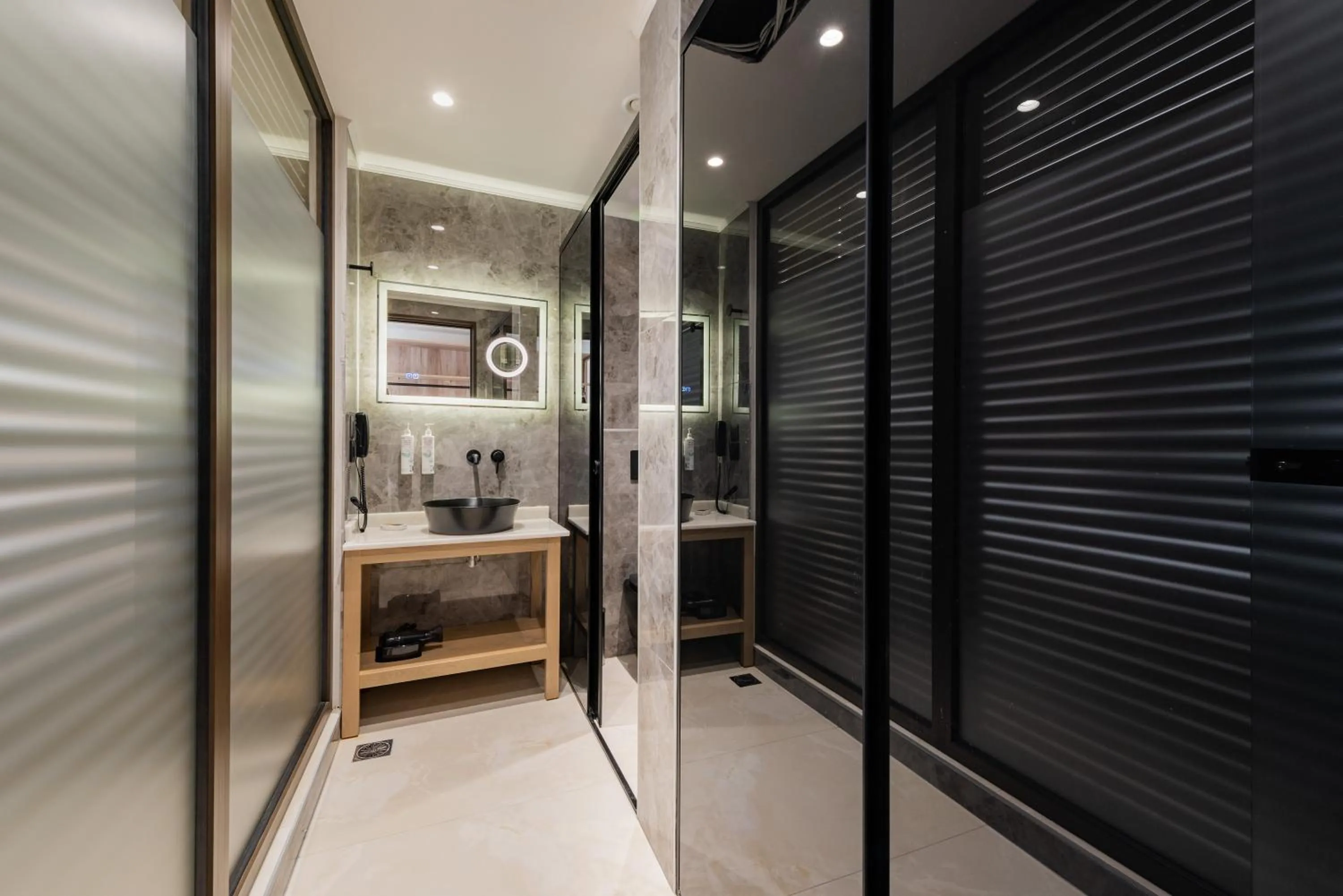 Shower in The Wine Hotel