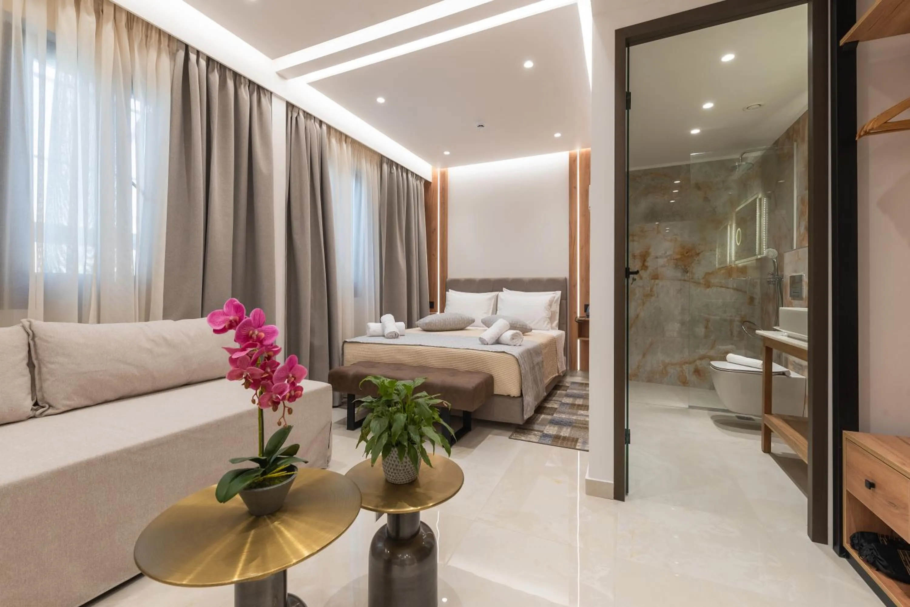 Shower, Bed in The Wine Hotel