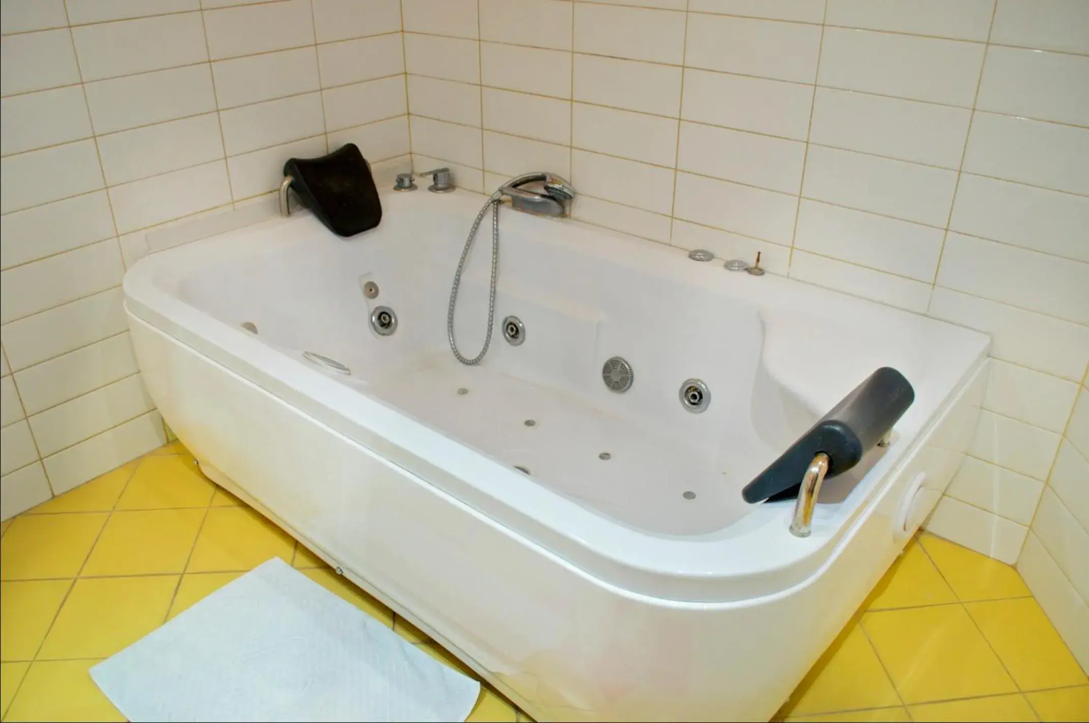 Suite with Spa Bath - single occupancy in Ivy Boutique Hotel Suite with Spa Bath - single occupancy in Ivy Boutique Hotel