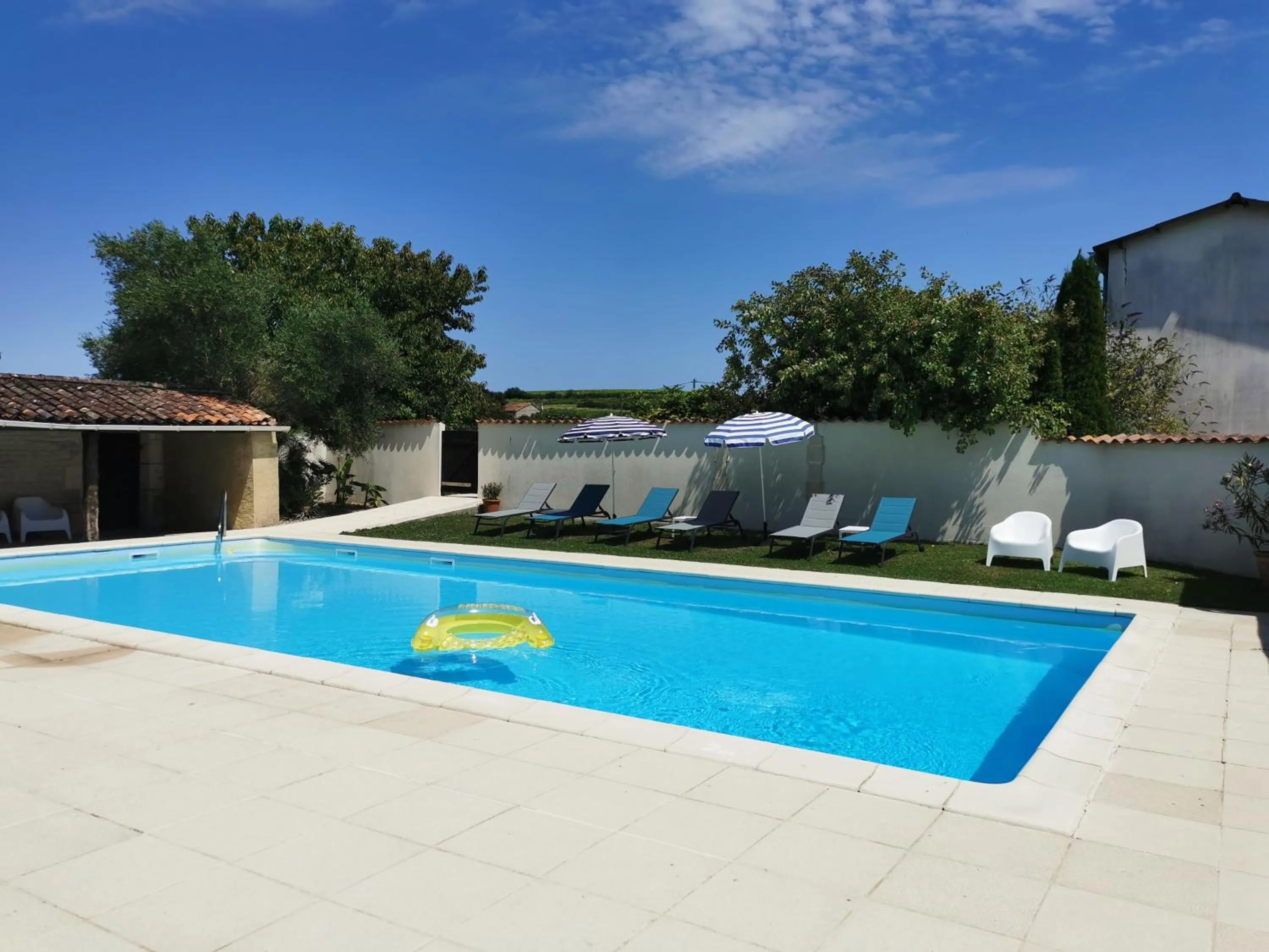 Swimming pool in L'Ancienne Distillerie