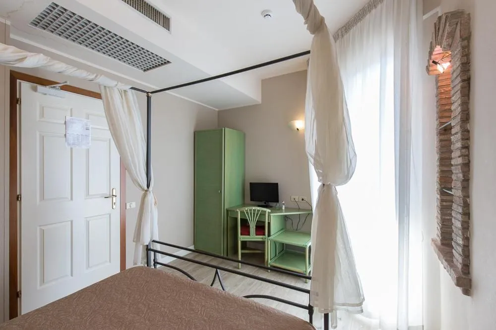 Hotel Trevi Riccione, in centro sul mare con cucina