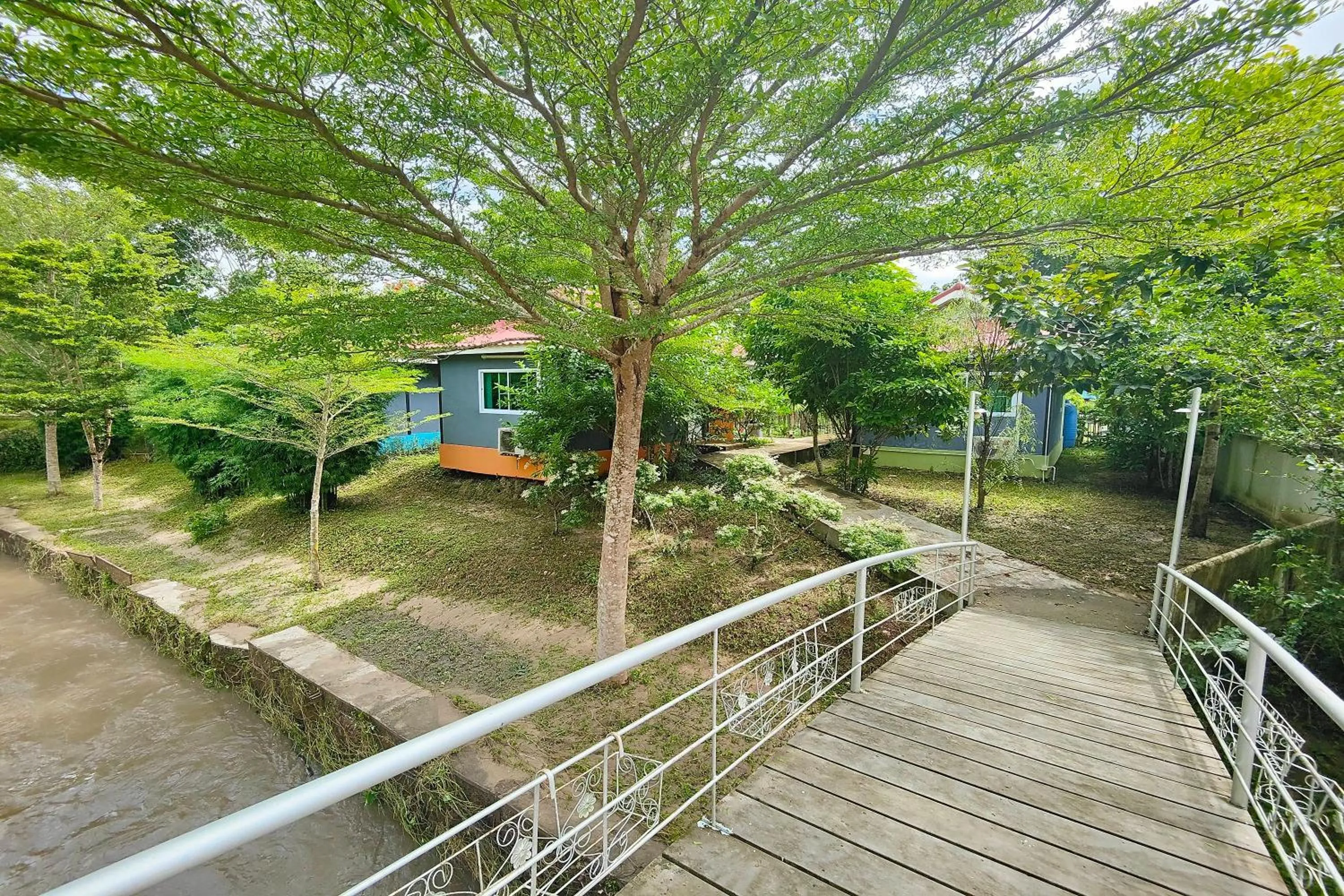 Day in The Creek Resort