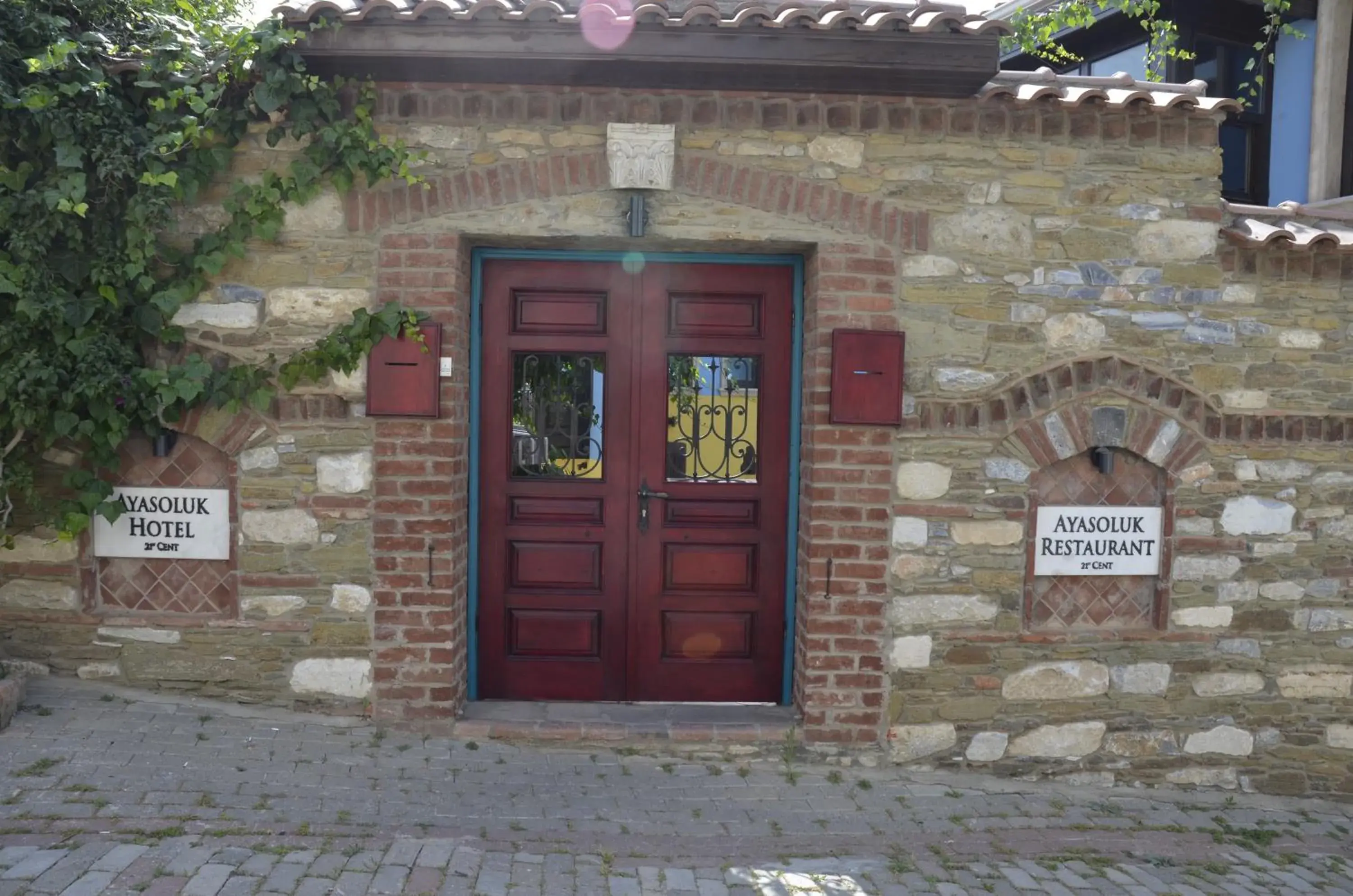 Facade/entrance in Ayasoluk Hotel & Restaurant Facade/entrance in Ayasoluk Hotel & Restaurant
