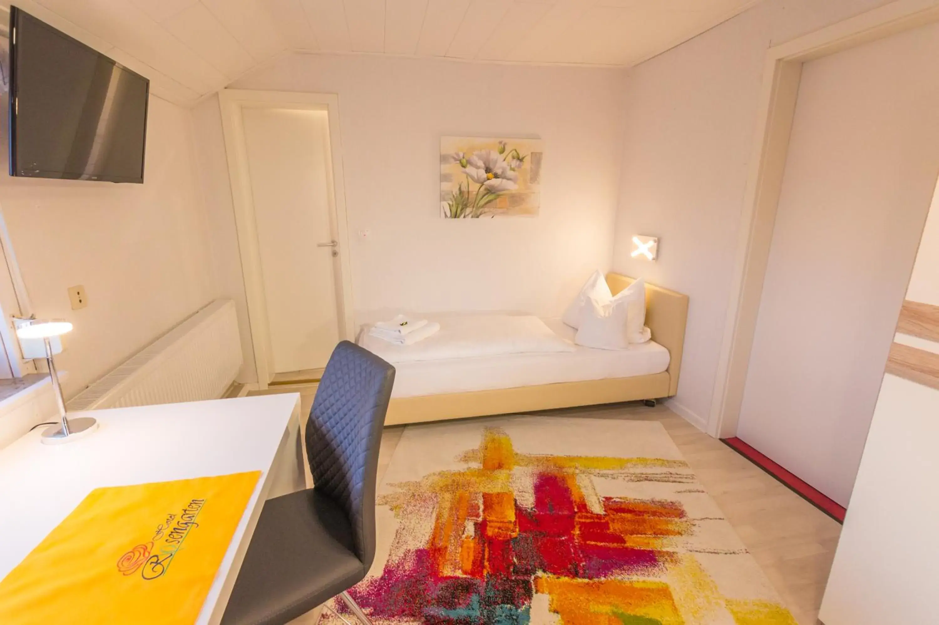 Comfort Triple Room with Shower - single occupancy in Hotel Rosengarten Comfort Triple Room with Shower - single occupancy in Hotel Rosengarten