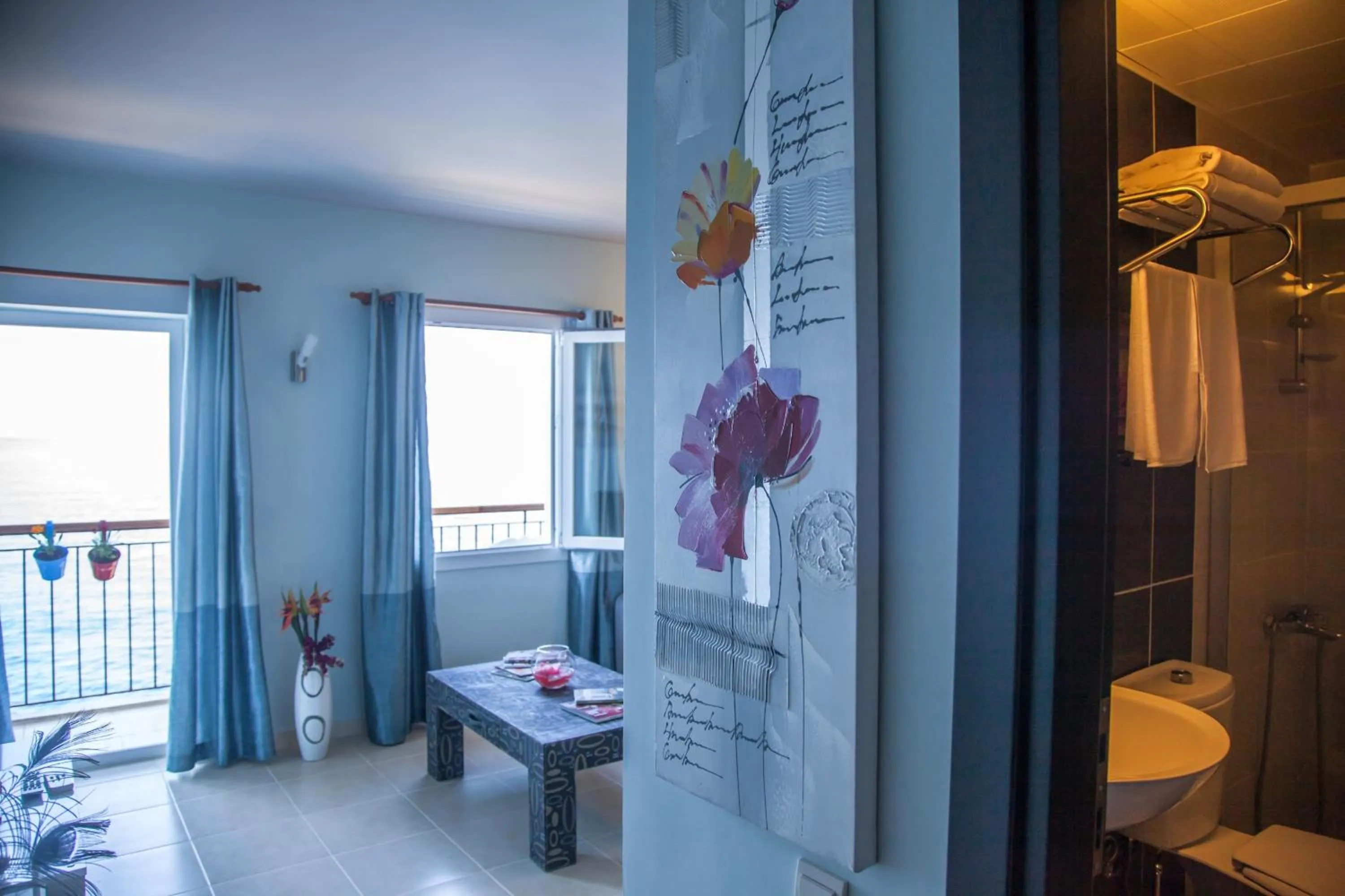 Decorative detail, Bed in Sunset Villa Hotel