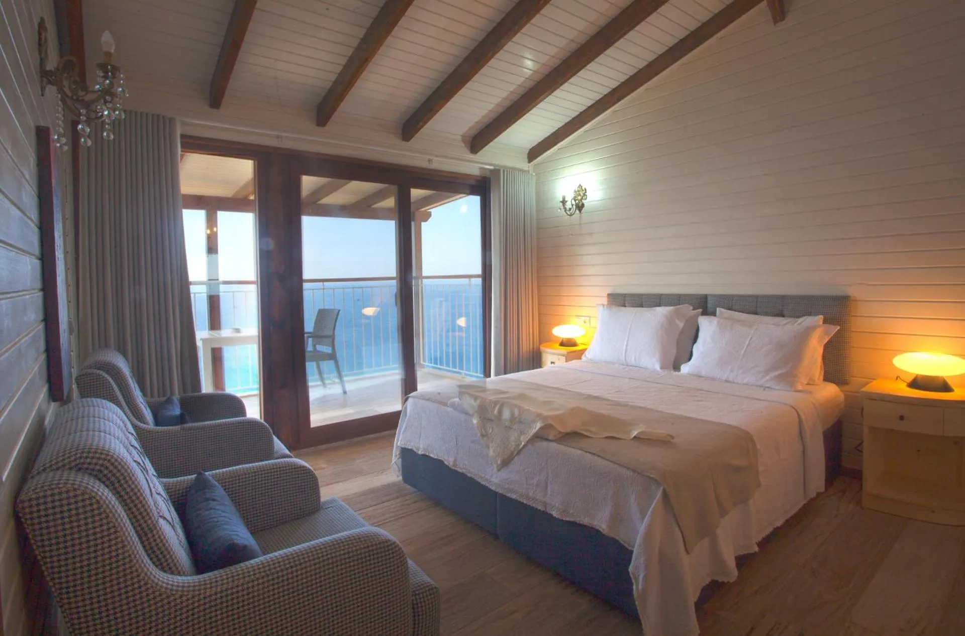 Photo of the whole room, Bed in Sunset Villa Hotel