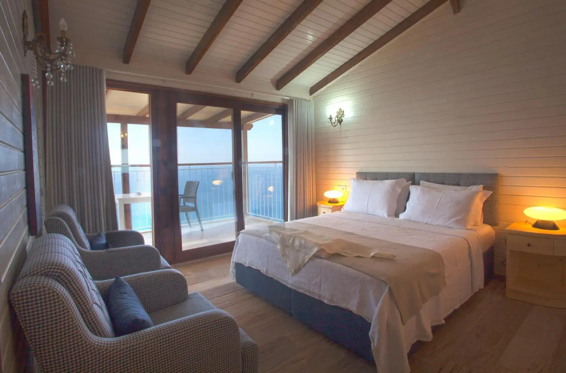 Photo of the whole room, Bed in Sunset Villa Hotel Photo of the whole room, Bed in Sunset Villa Hotel