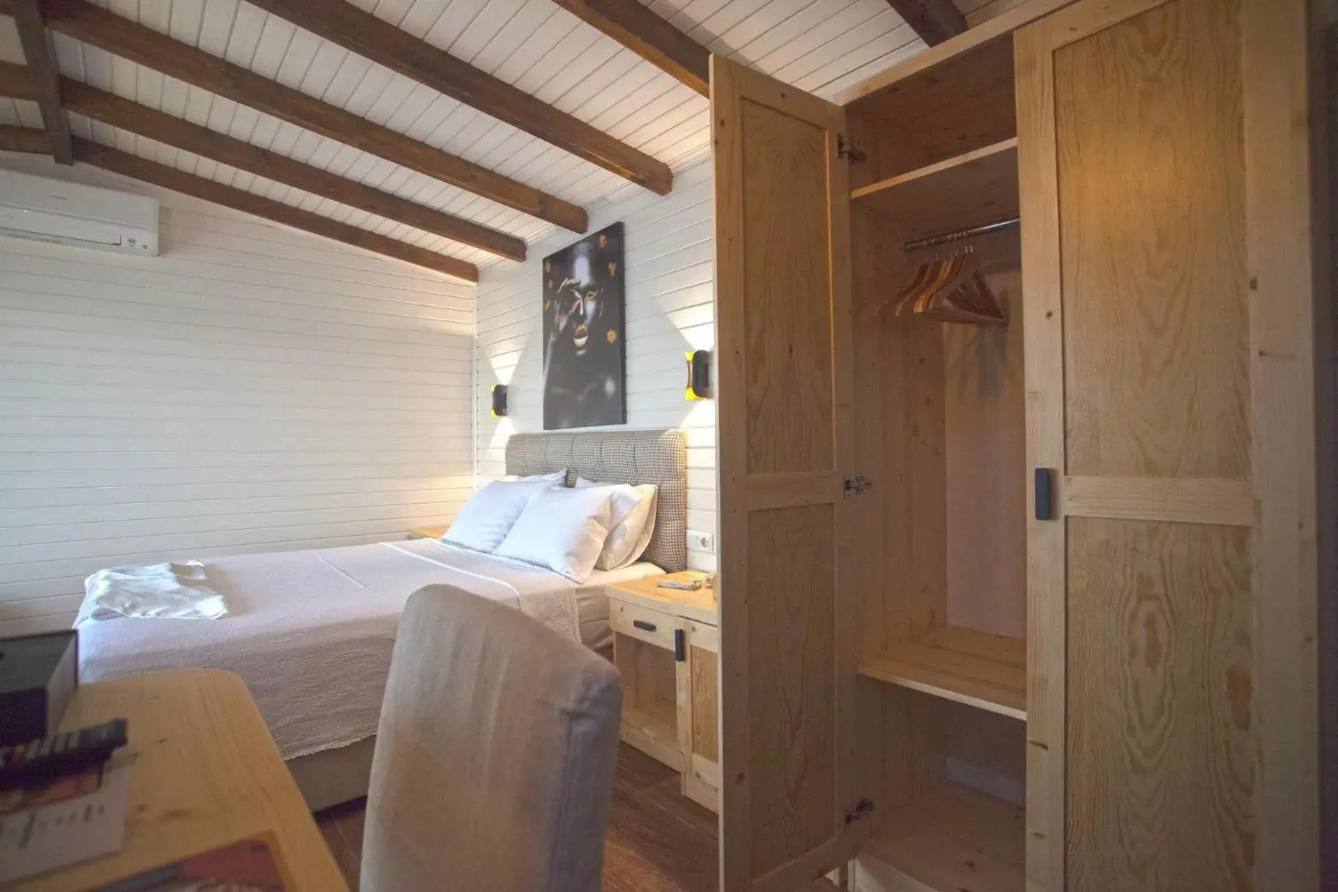 Photo of the whole room, Bed in Sunset Villa Hotel Photo of the whole room, Bed in Sunset Villa Hotel