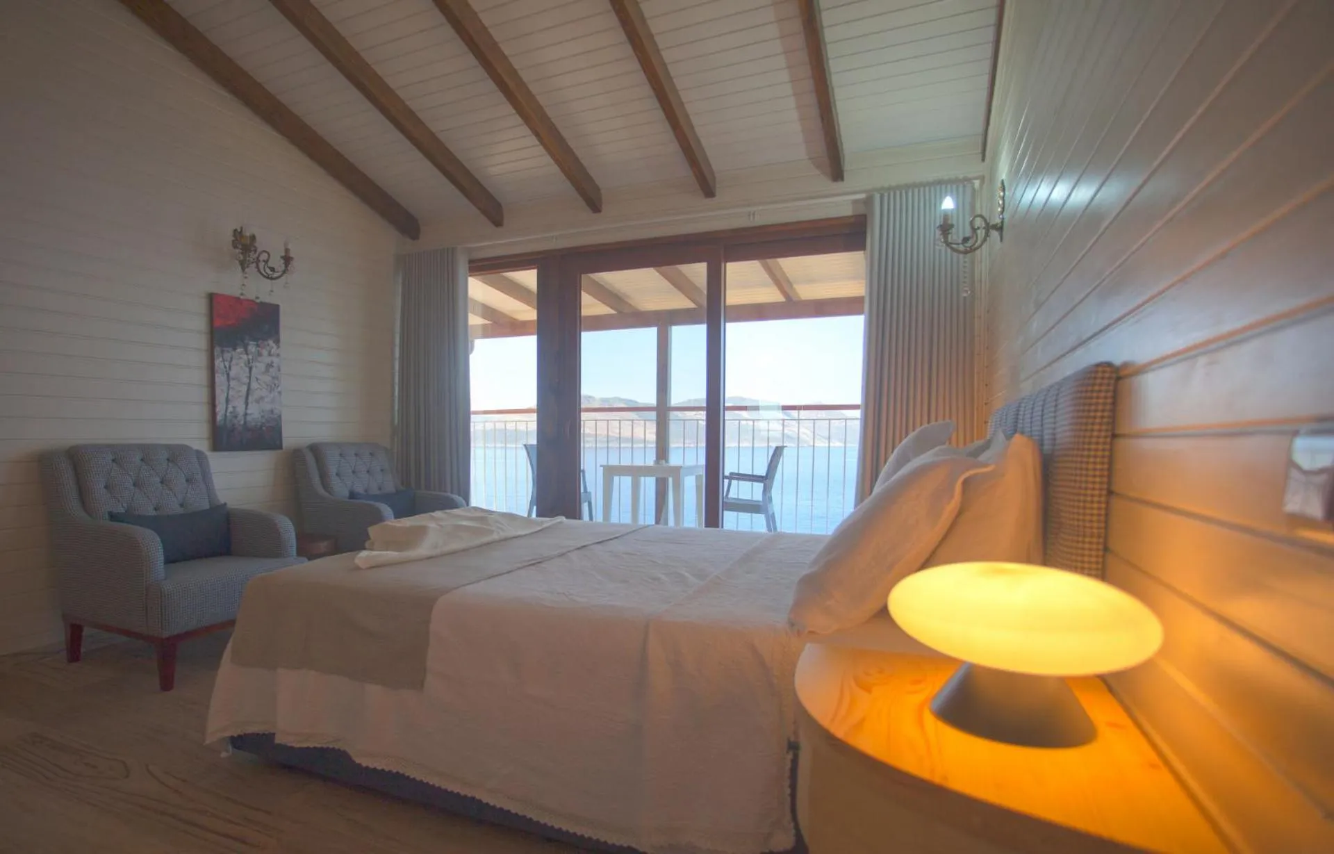 Photo of the whole room, Bed in Sunset Villa Hotel