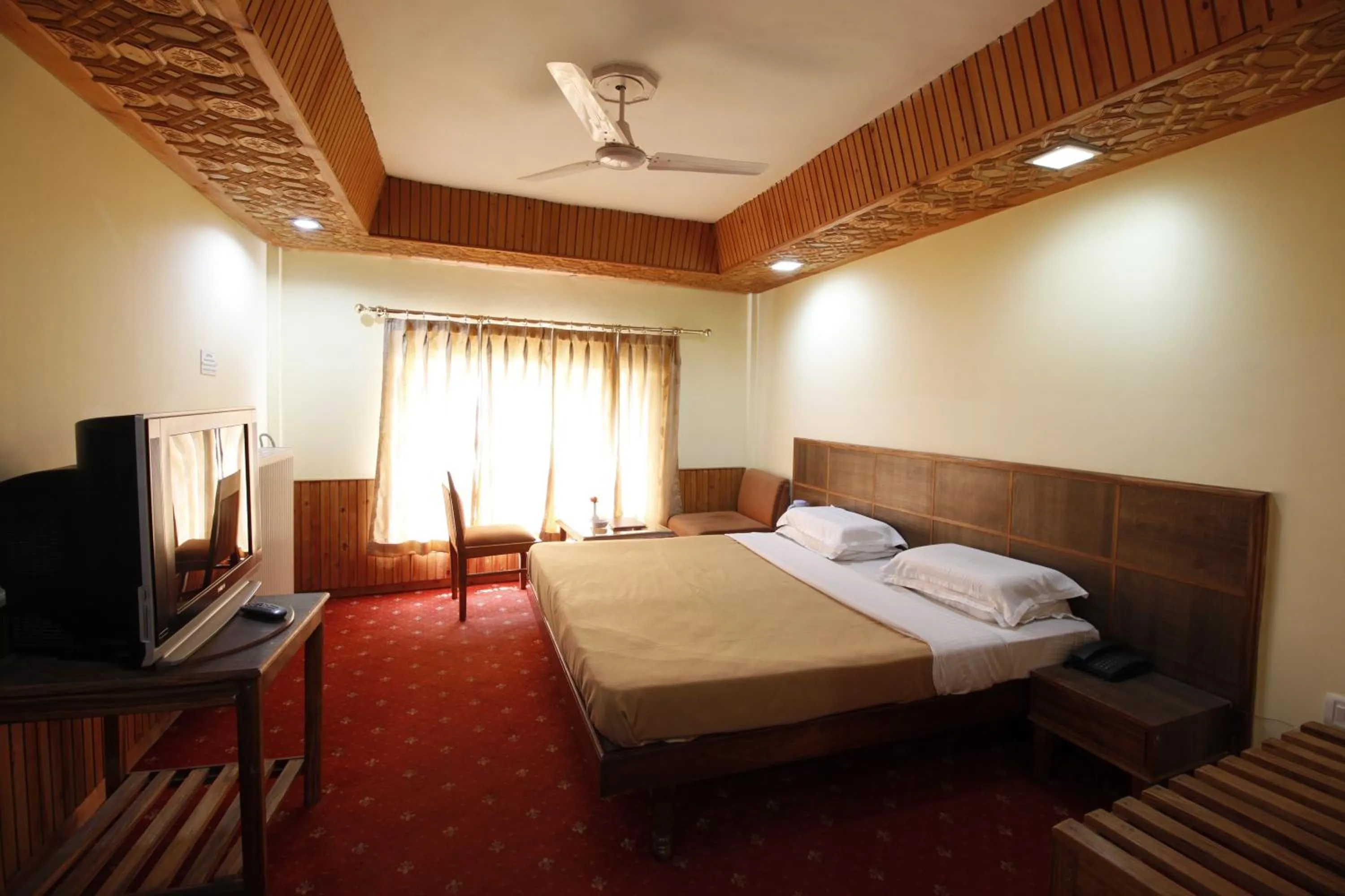 Photo of the whole room, Bed in Vardaan Hotels - PatniTop