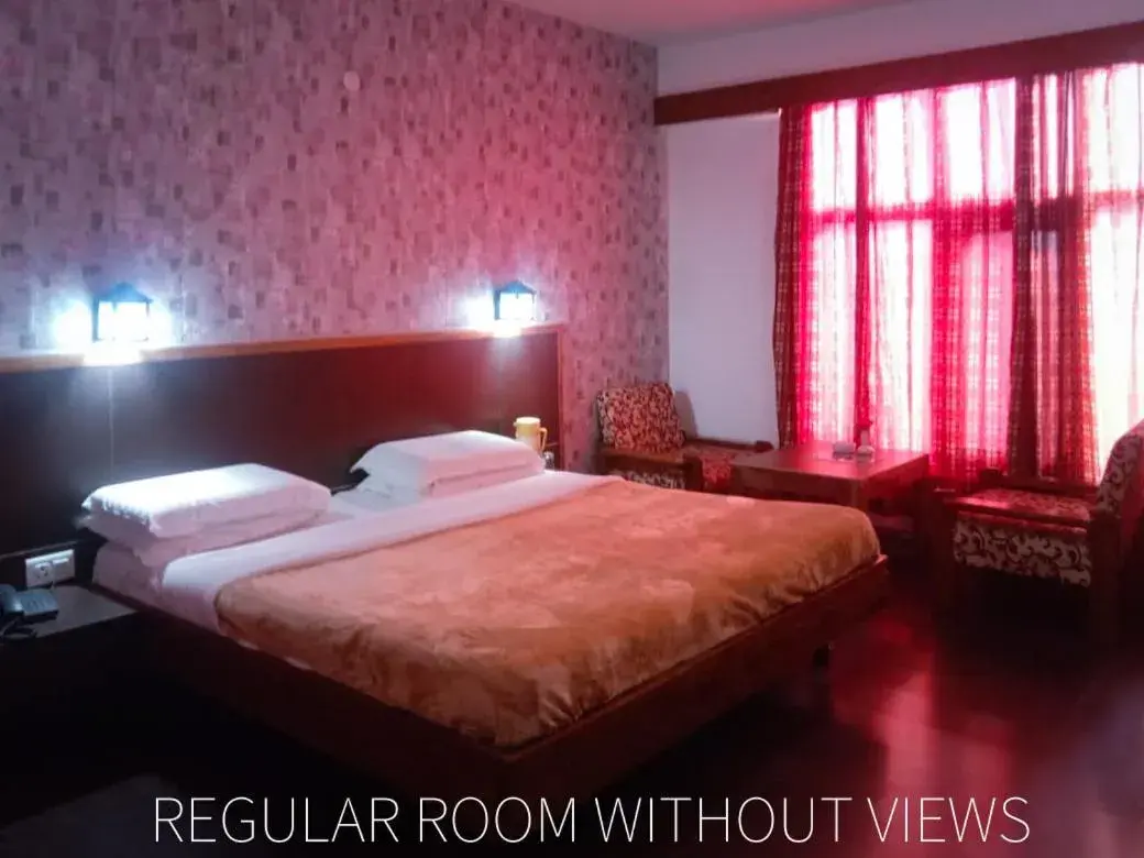 Bedroom, Bed in Vardaan Hotels - PatniTop Bedroom, Bed in Vardaan Hotels - PatniTop