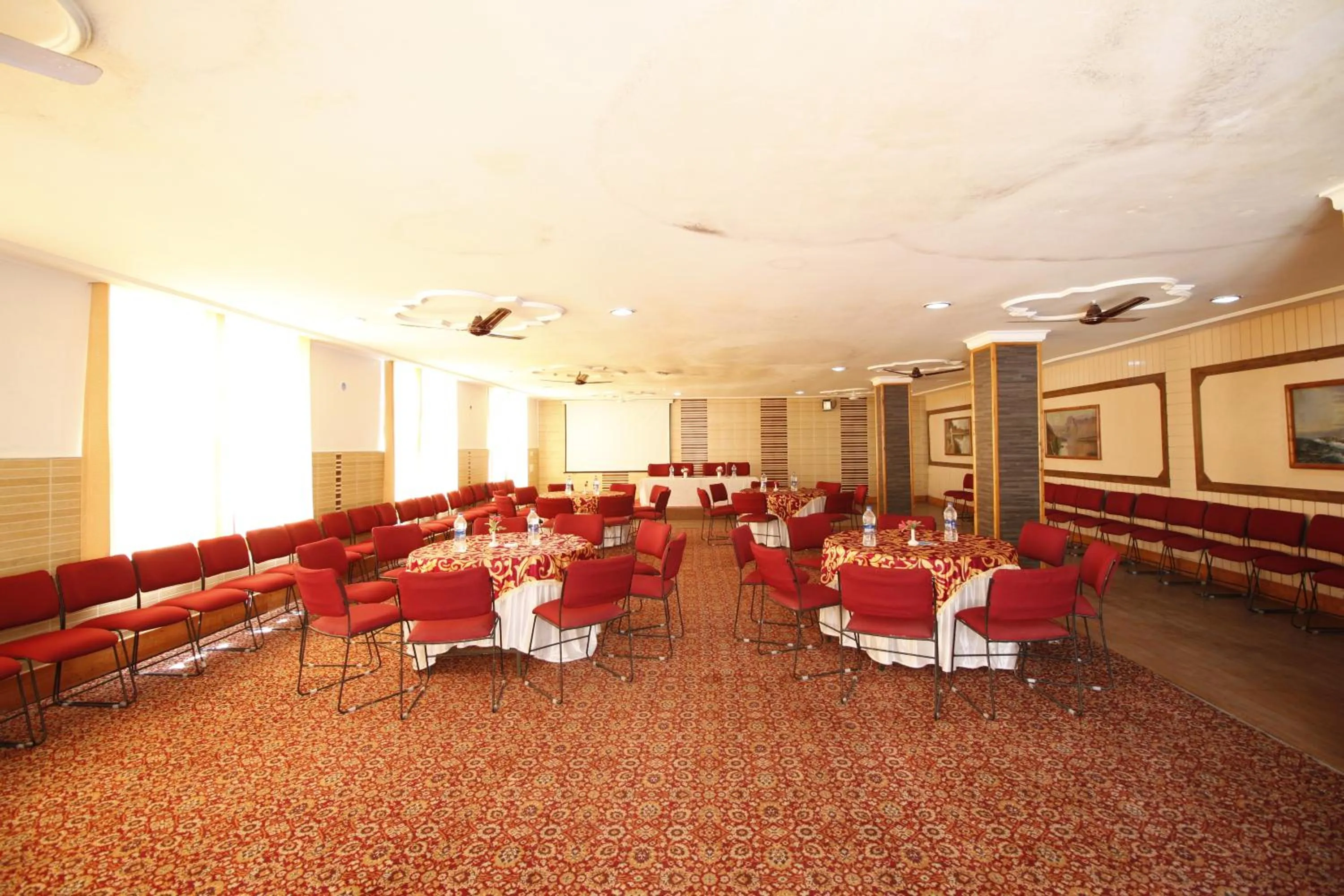 Banquet/Function facilities in Vardaan Hotels - PatniTop