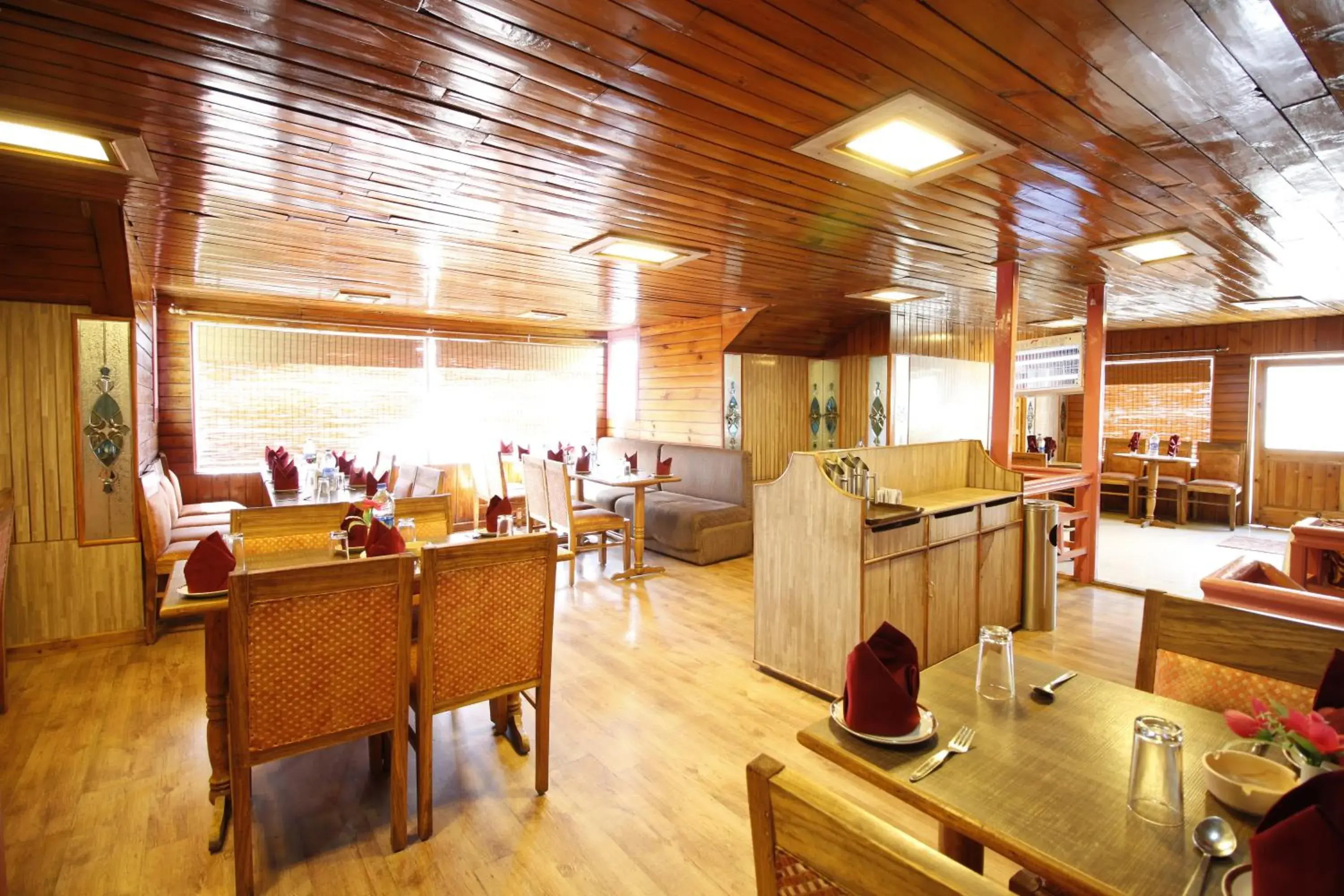 Restaurant/places to eat in Vardaan Hotels - PatniTop Restaurant/places to eat in Vardaan Hotels - PatniTop