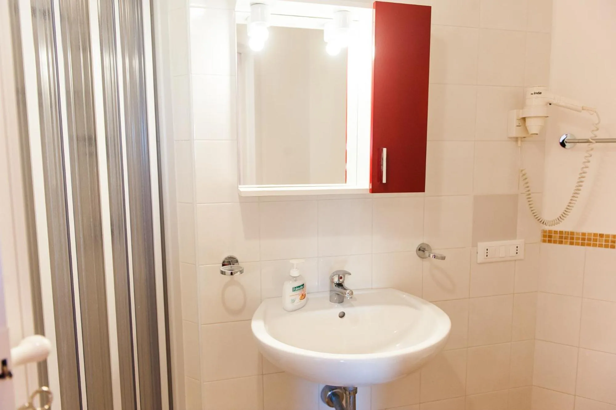 Shower in Bed and Breakfast Sapore di Sale