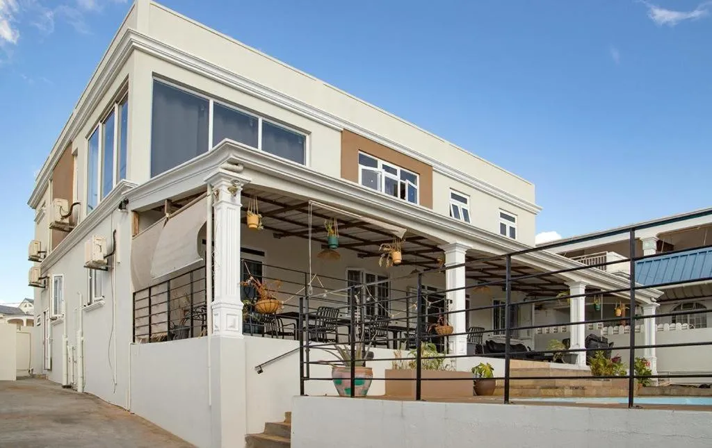 Property building in Casa Maria