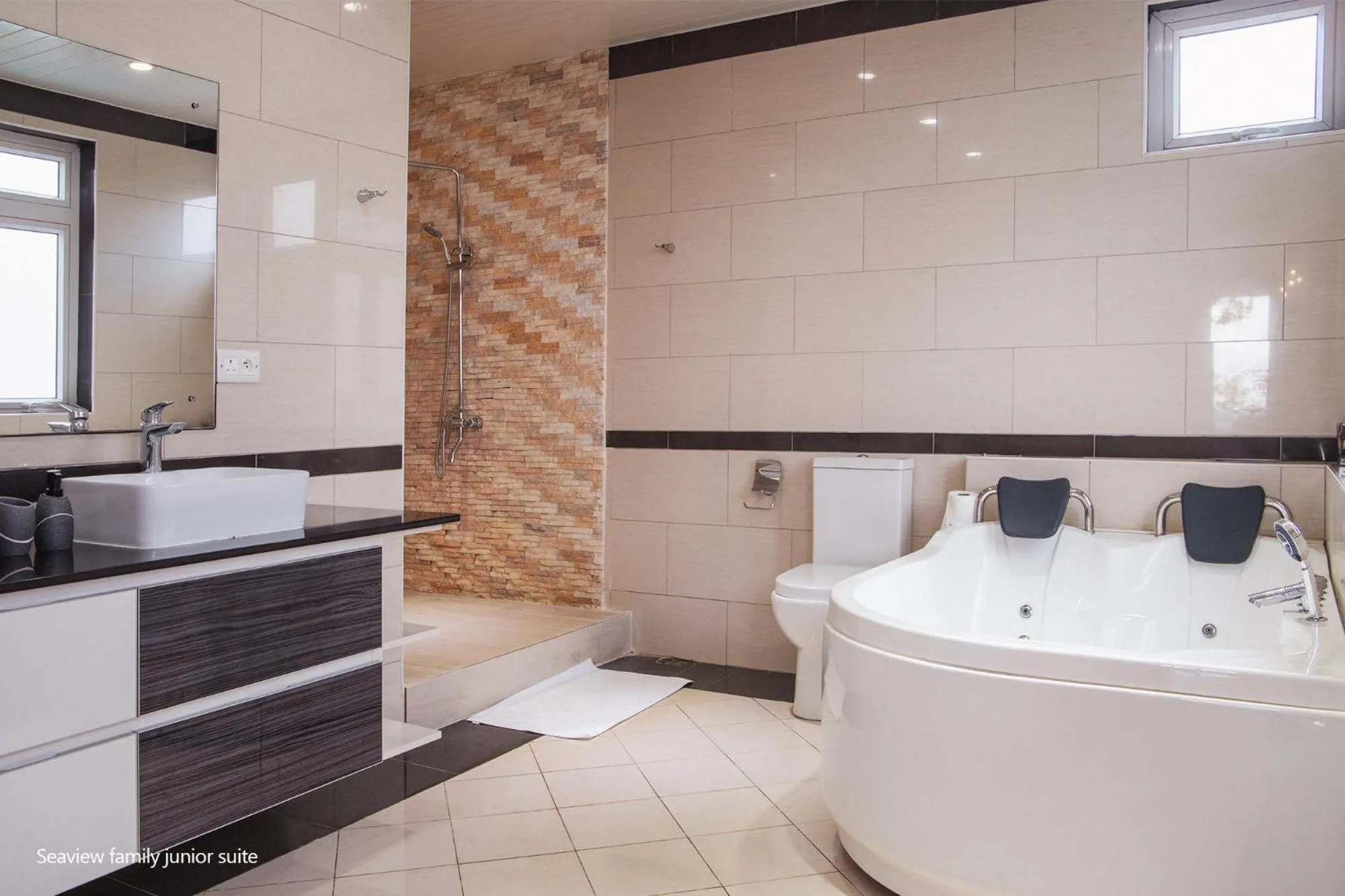 Shower in Casa Maria
