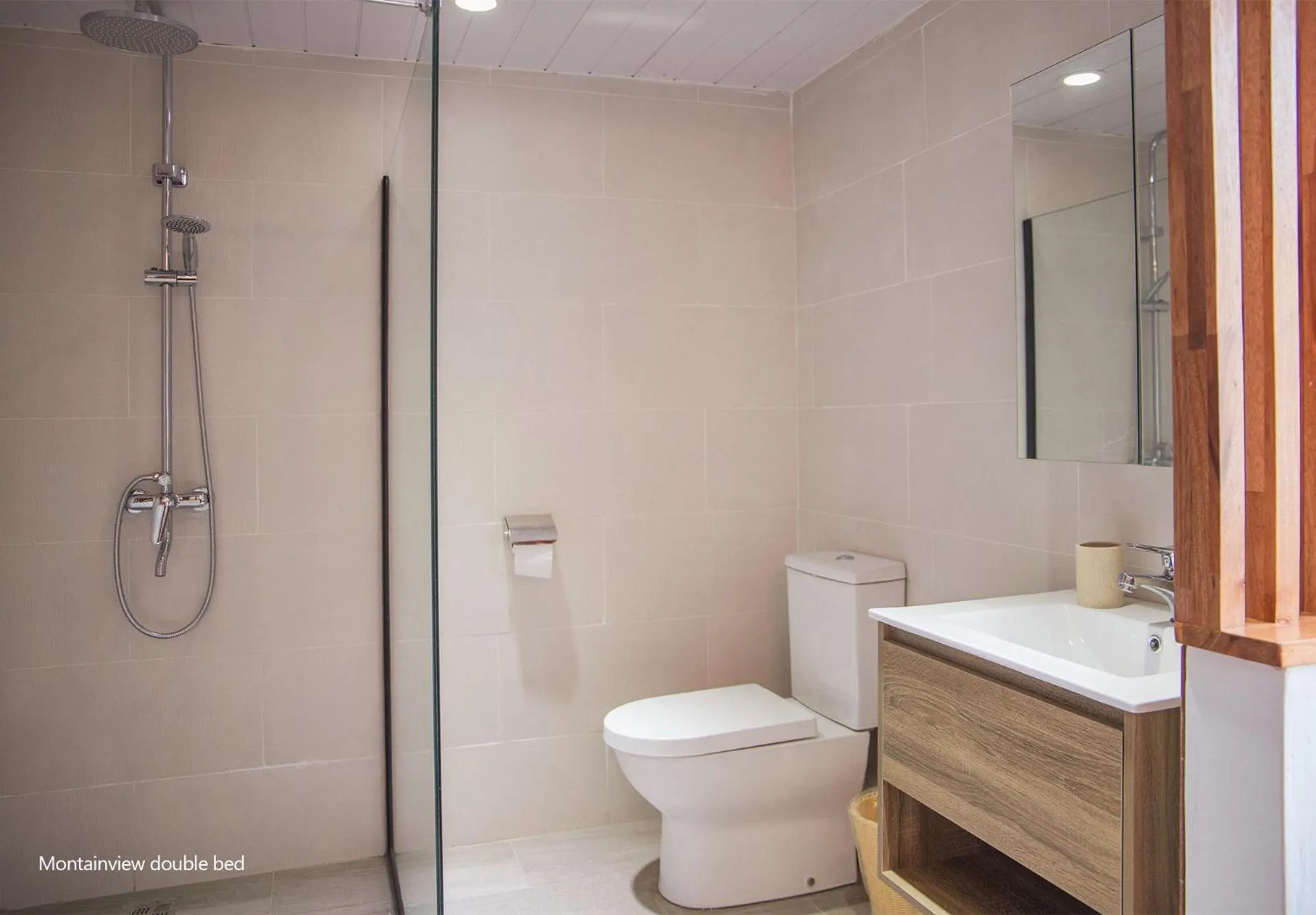 Shower in Casa Maria