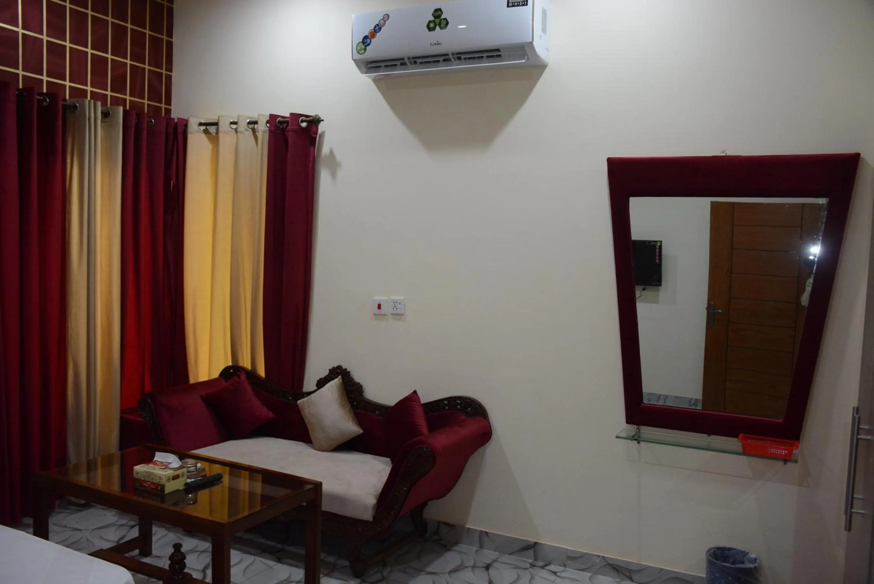 TV and multimedia in Hotel The Taj Multan