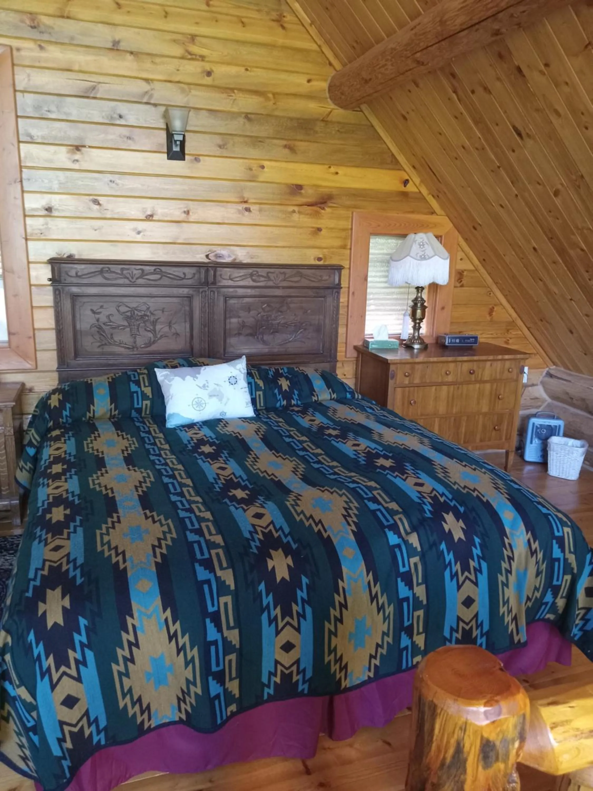 Bed in Hearthstone Elegant Lodge