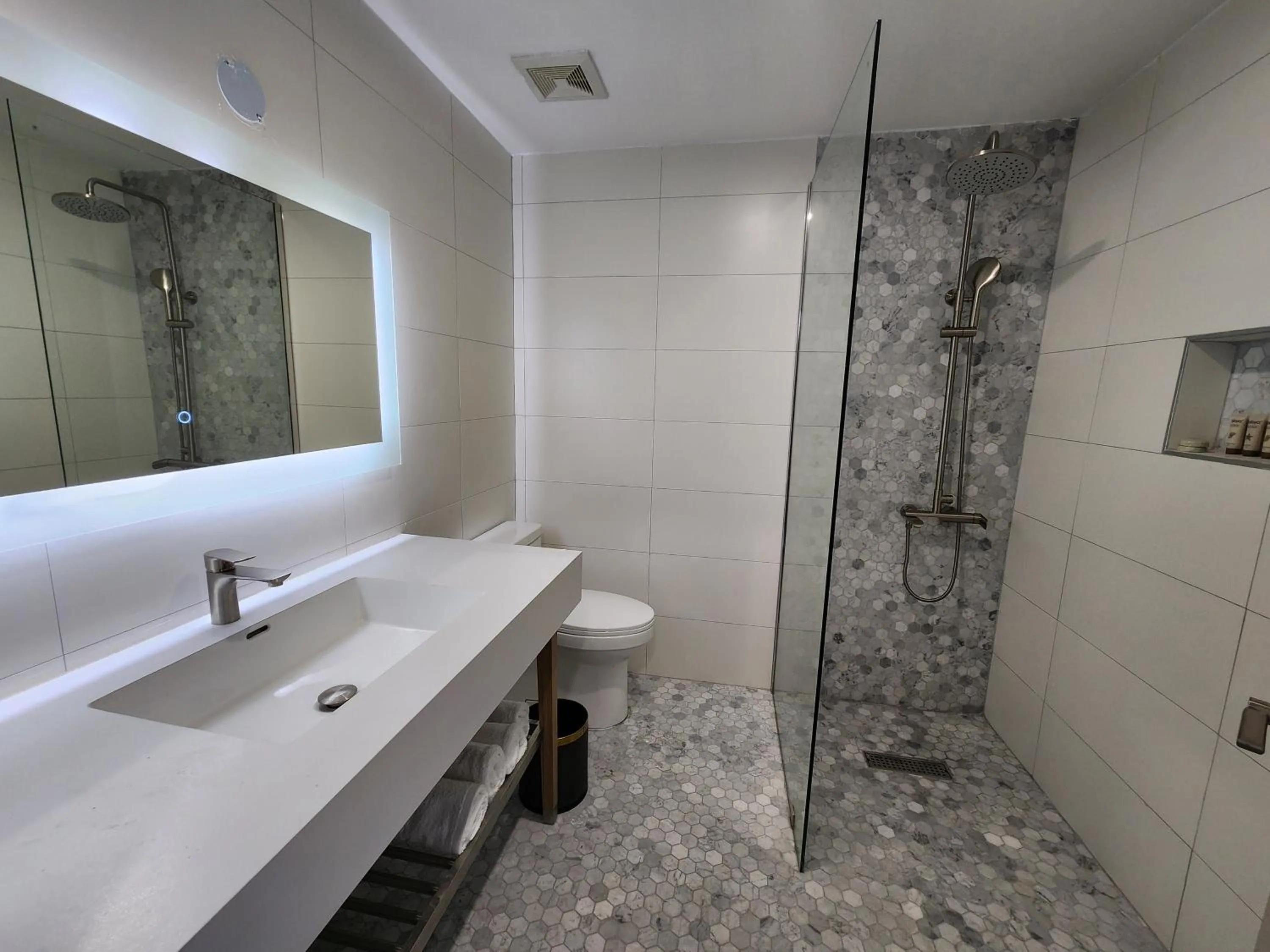 Shower in Hotel 39 Jamaica