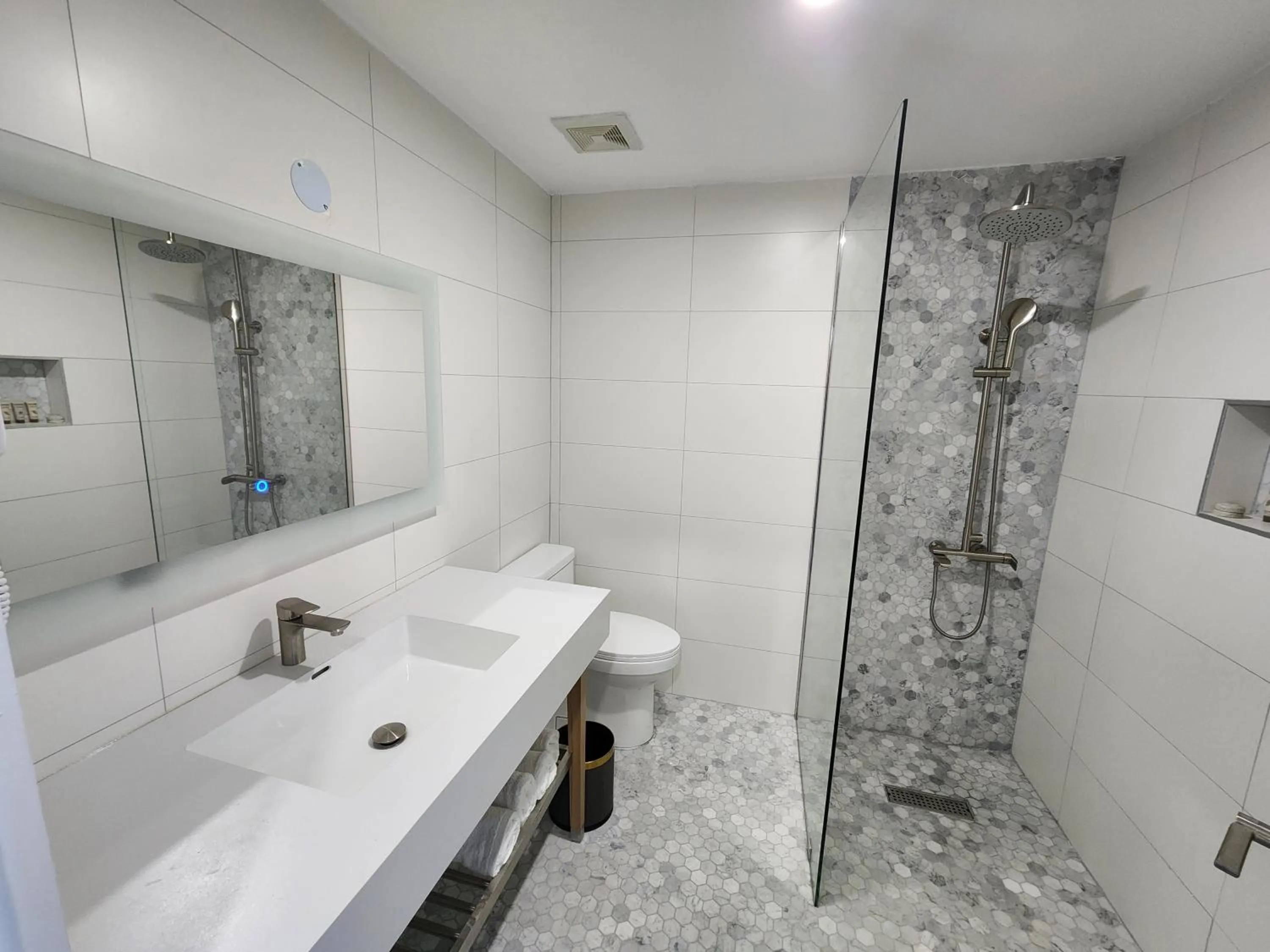 Shower in Hotel 39 Jamaica