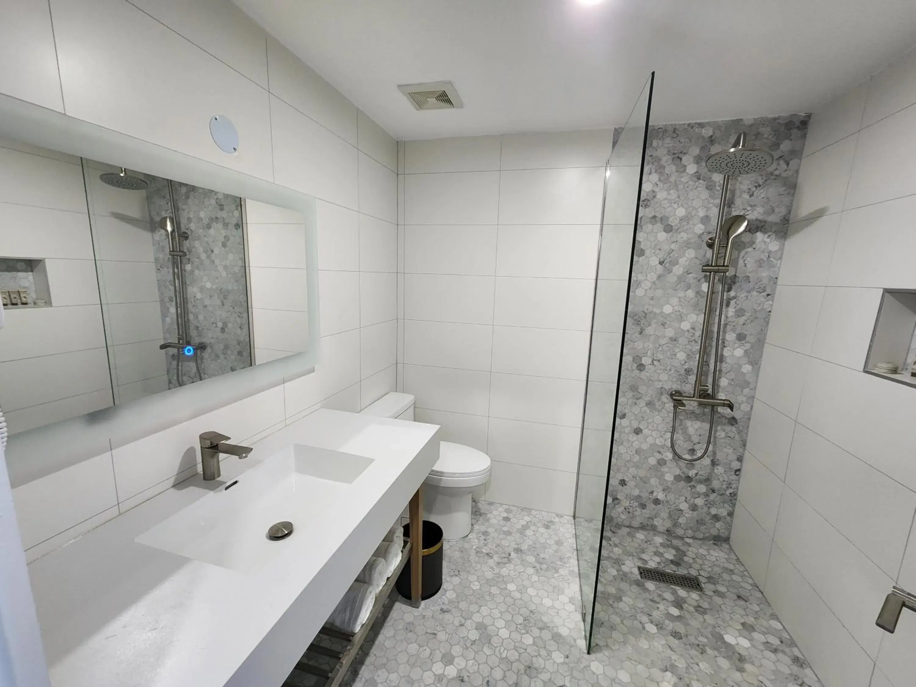 Standard King Room - single occupancy in Hotel 39 Jamaica Standard King Room - single occupancy in Hotel 39 Jamaica