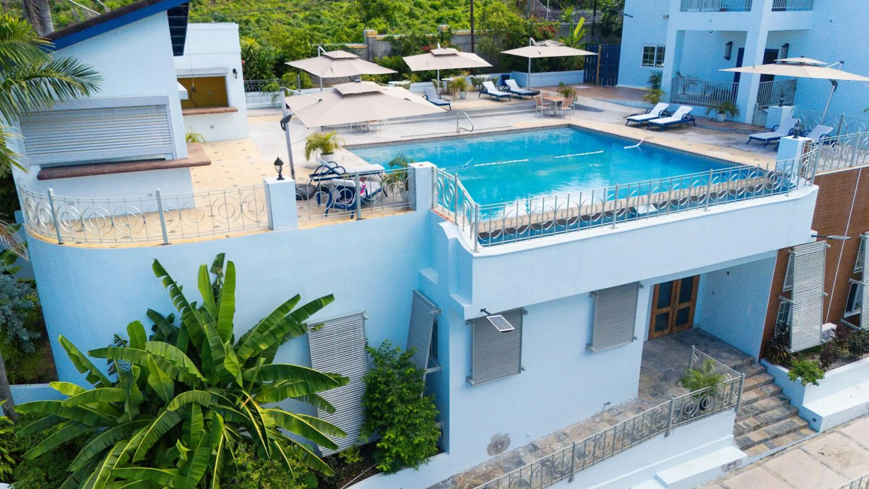 Swimming pool in Hotel 39 Jamaica
