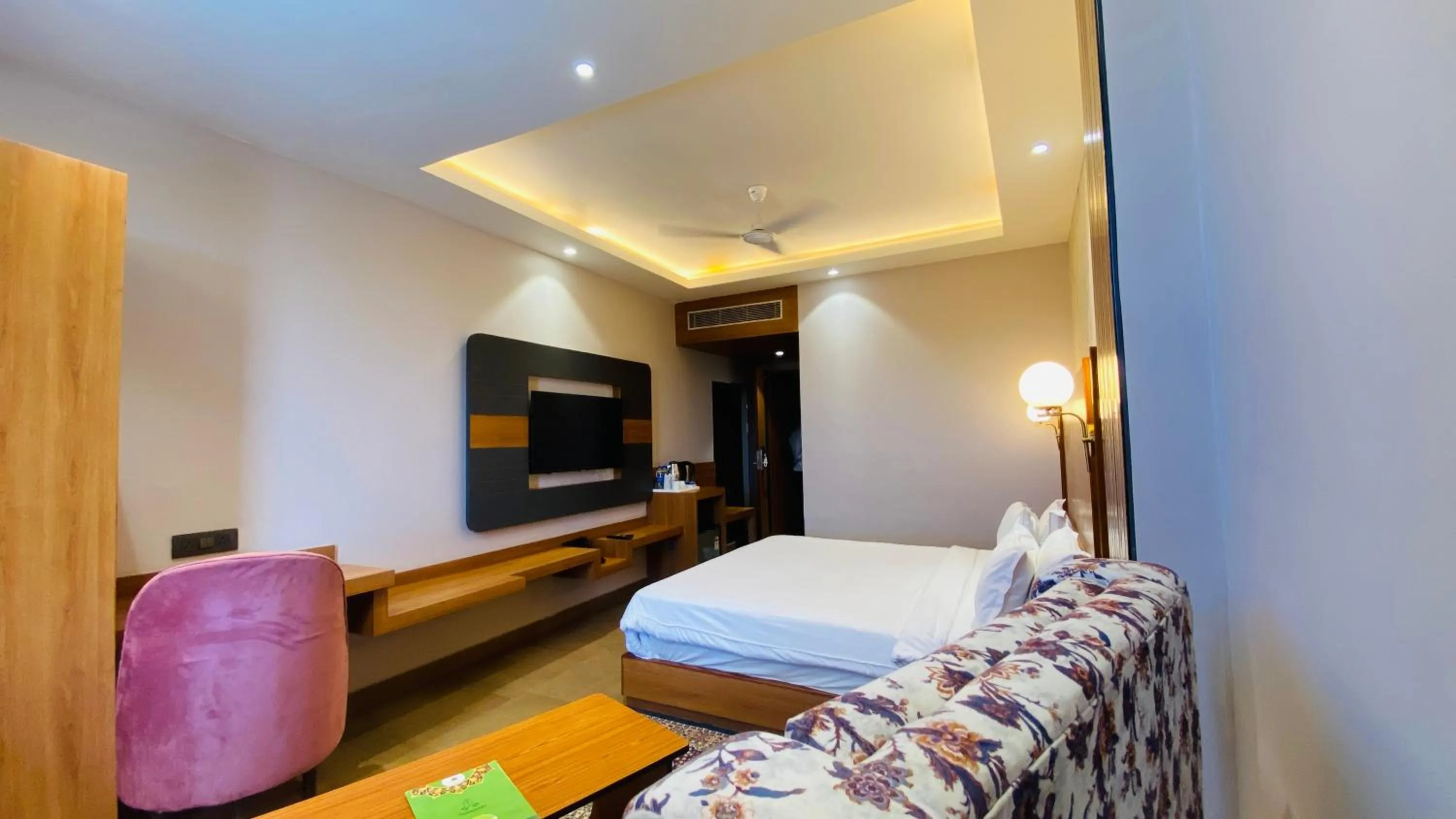 Bed in The Byke Grassfield Resort with Outdoor Pool, Shyam Nagar, Jaipur