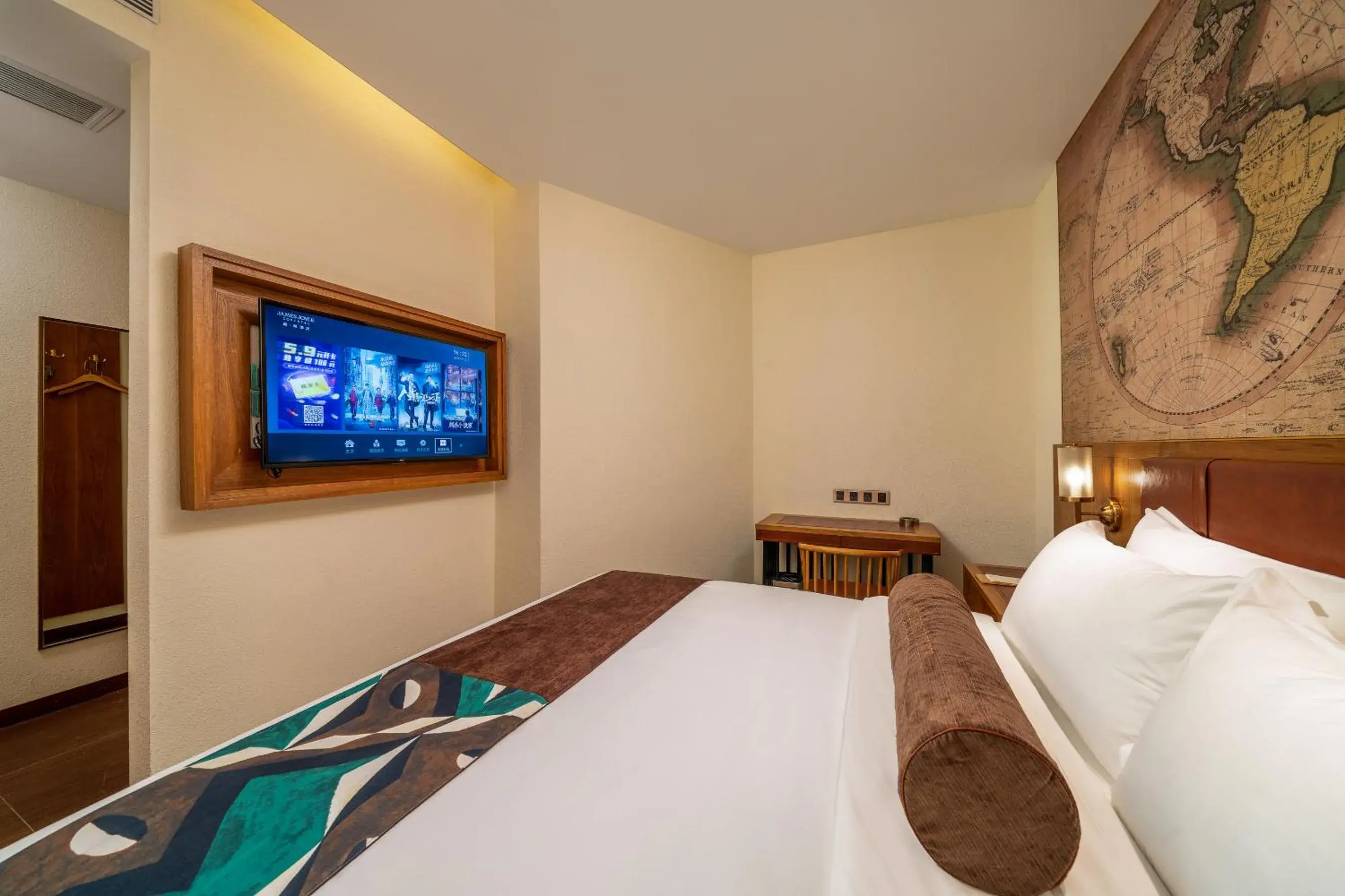 JAMES JOYCE COFFETEI- Guangzhou Beijing Road Metro Station Pedestrian Street Branch JAMES JOYCE COFFETEI- Guangzhou Beijing Road Metro Station Pedestrian Street Branch