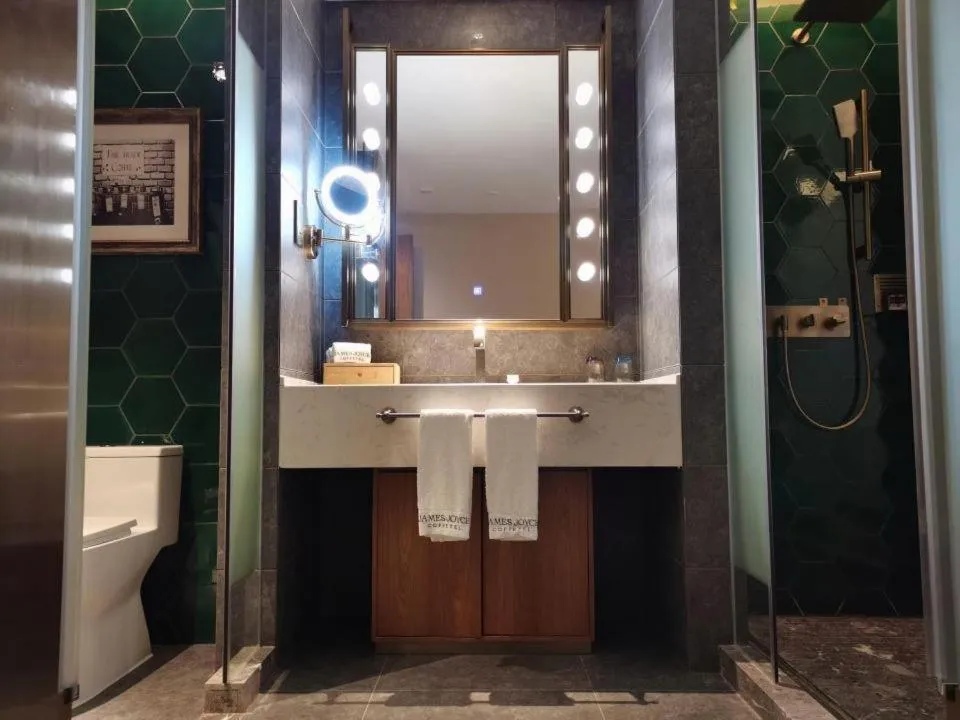 JAMES JOYCE COFFETEI- Guangzhou Beijing Road Metro Station Pedestrian Street Branch