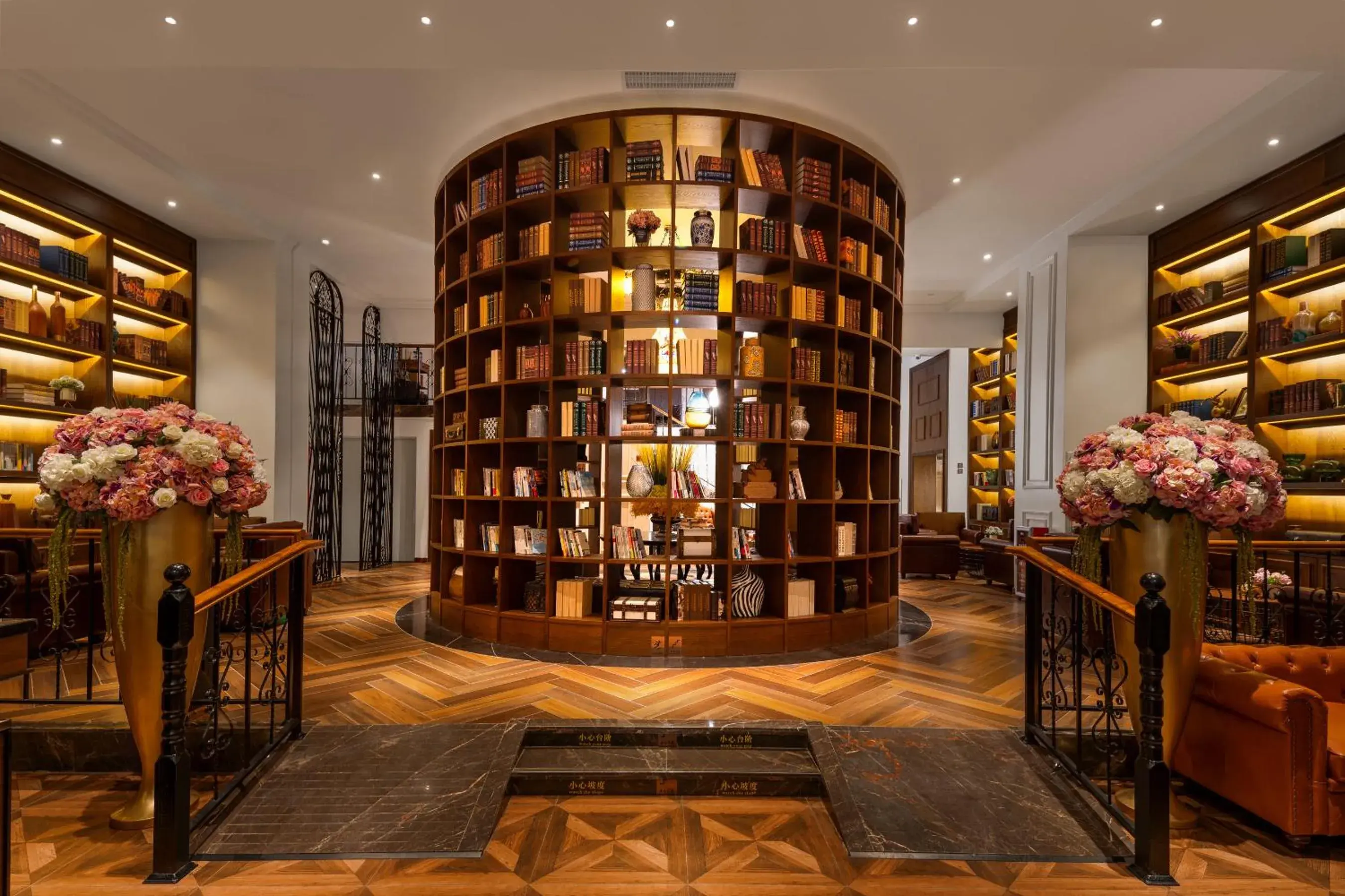 Lounge or bar in JAMES JOYCE COFFETEI- Guangzhou Beijing Road Metro Station Pedestrian Street Branch Lounge or bar in JAMES JOYCE COFFETEI- Guangzhou Beijing Road Metro Station Pedestrian Street Branch