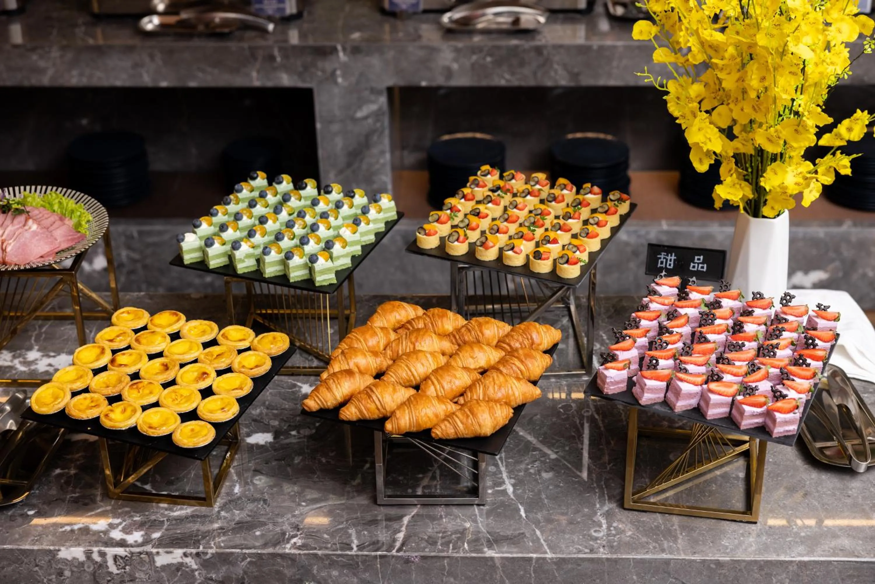 Restaurant/places to eat in 西安钟楼枫渡酒店永兴坊地铁站店