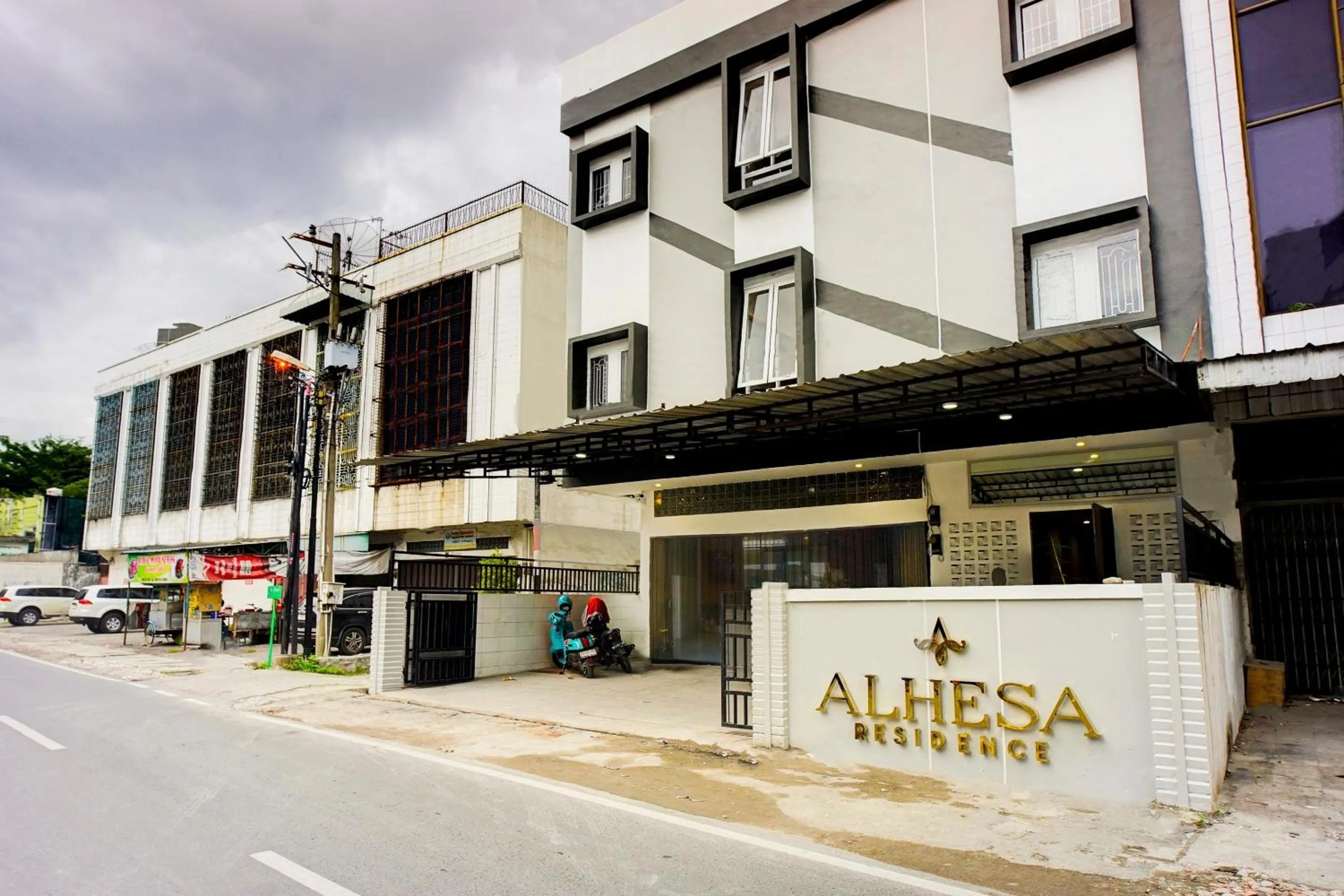 Facade/entrance in Hotel O Alhesa Residence