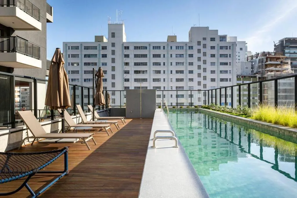 Charme Pinheiros e Jardins com piscina, cama queen