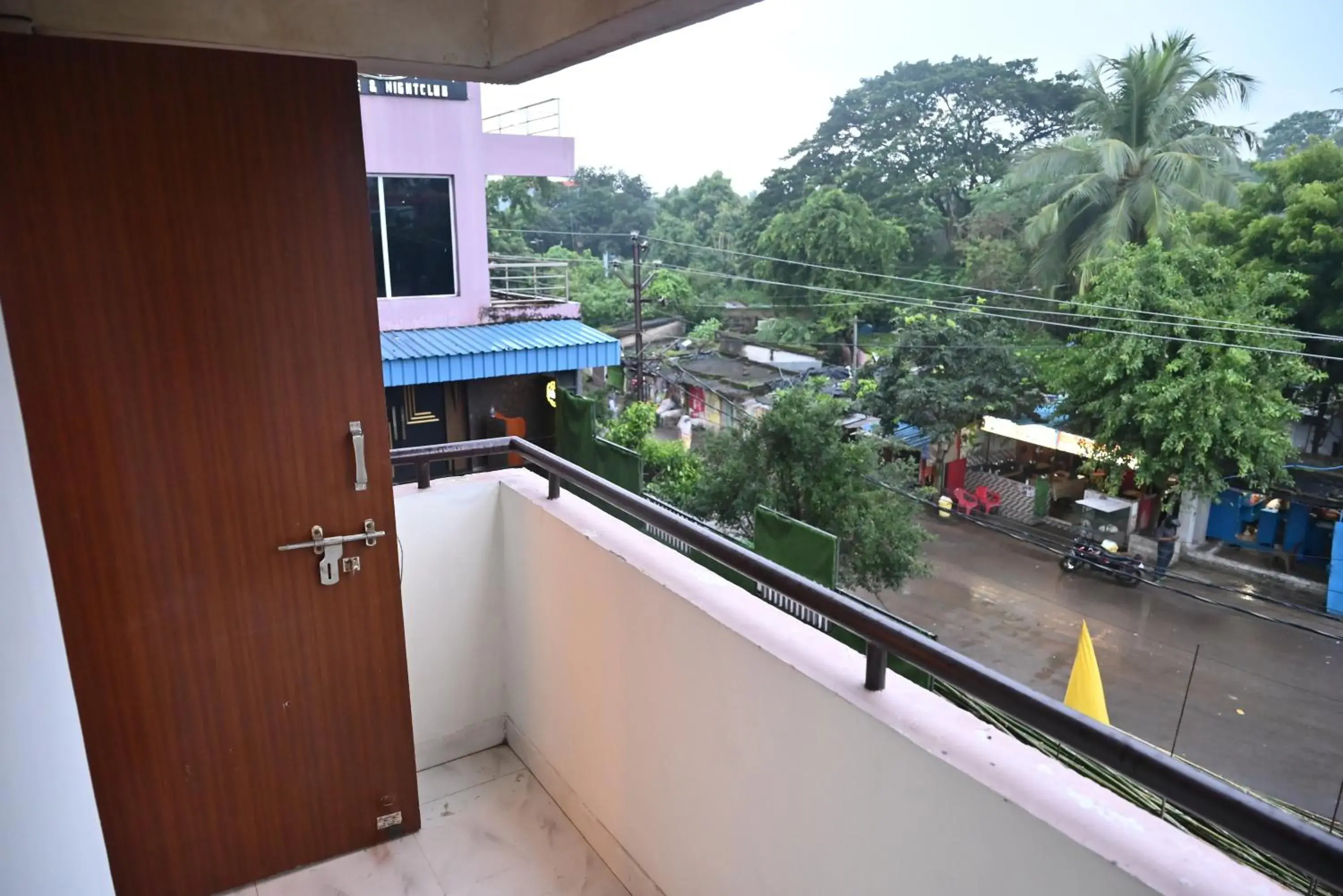 Quiet street view in HOTEL SUN GREEN Quiet street view in HOTEL SUN GREEN