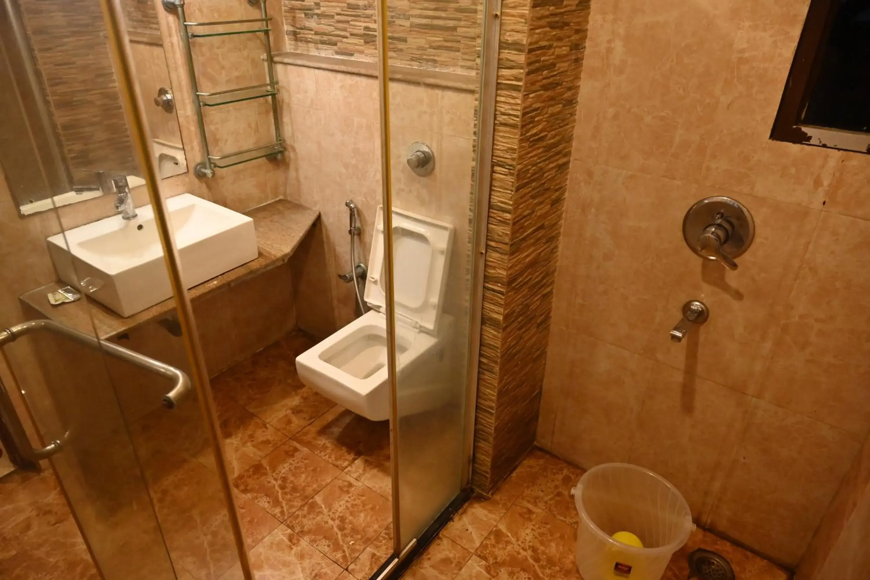 Bathroom in HOTEL SUN GREEN Bathroom in HOTEL SUN GREEN