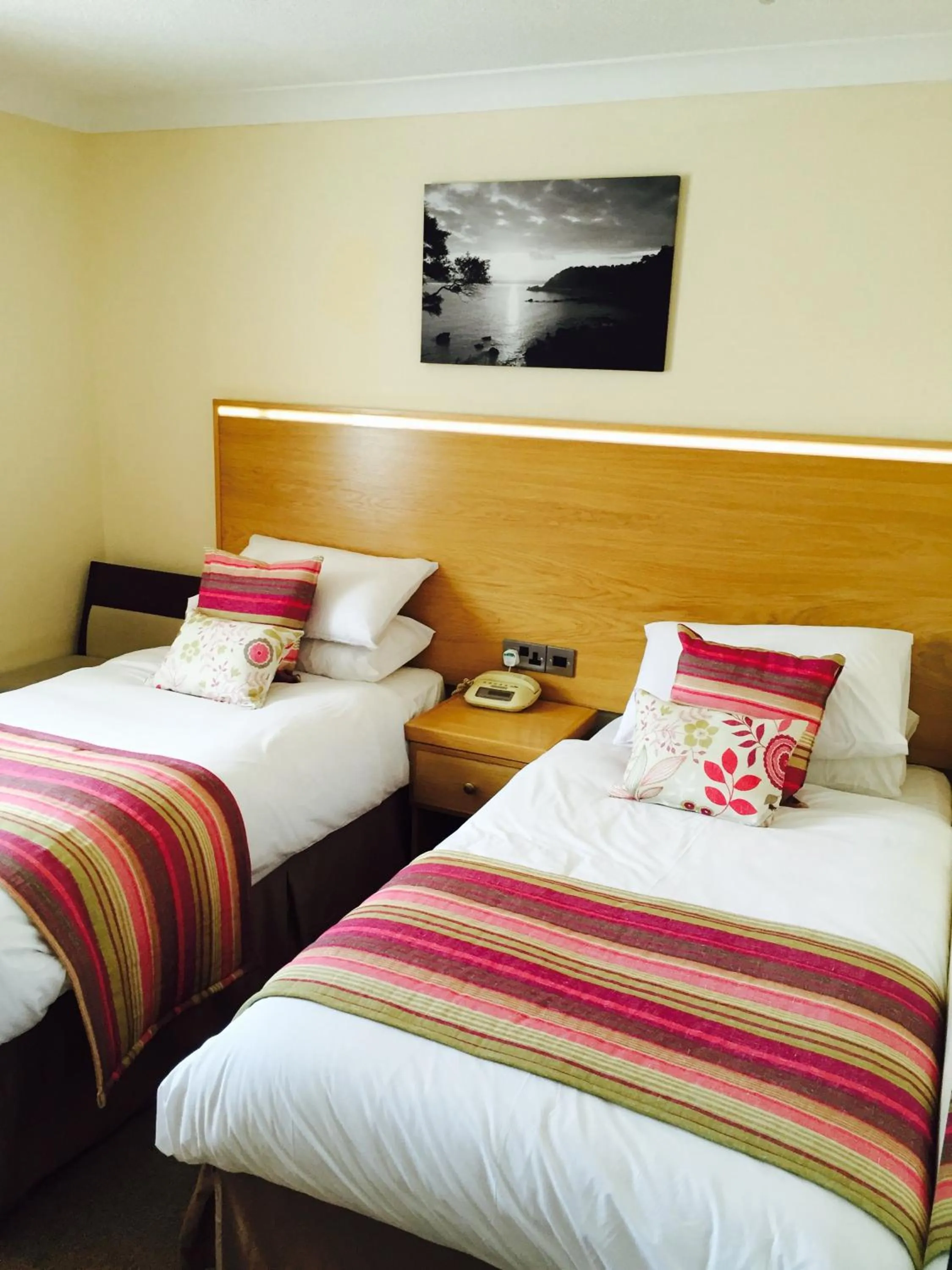 Property building, Bed in Anchorage Hotel & Spa