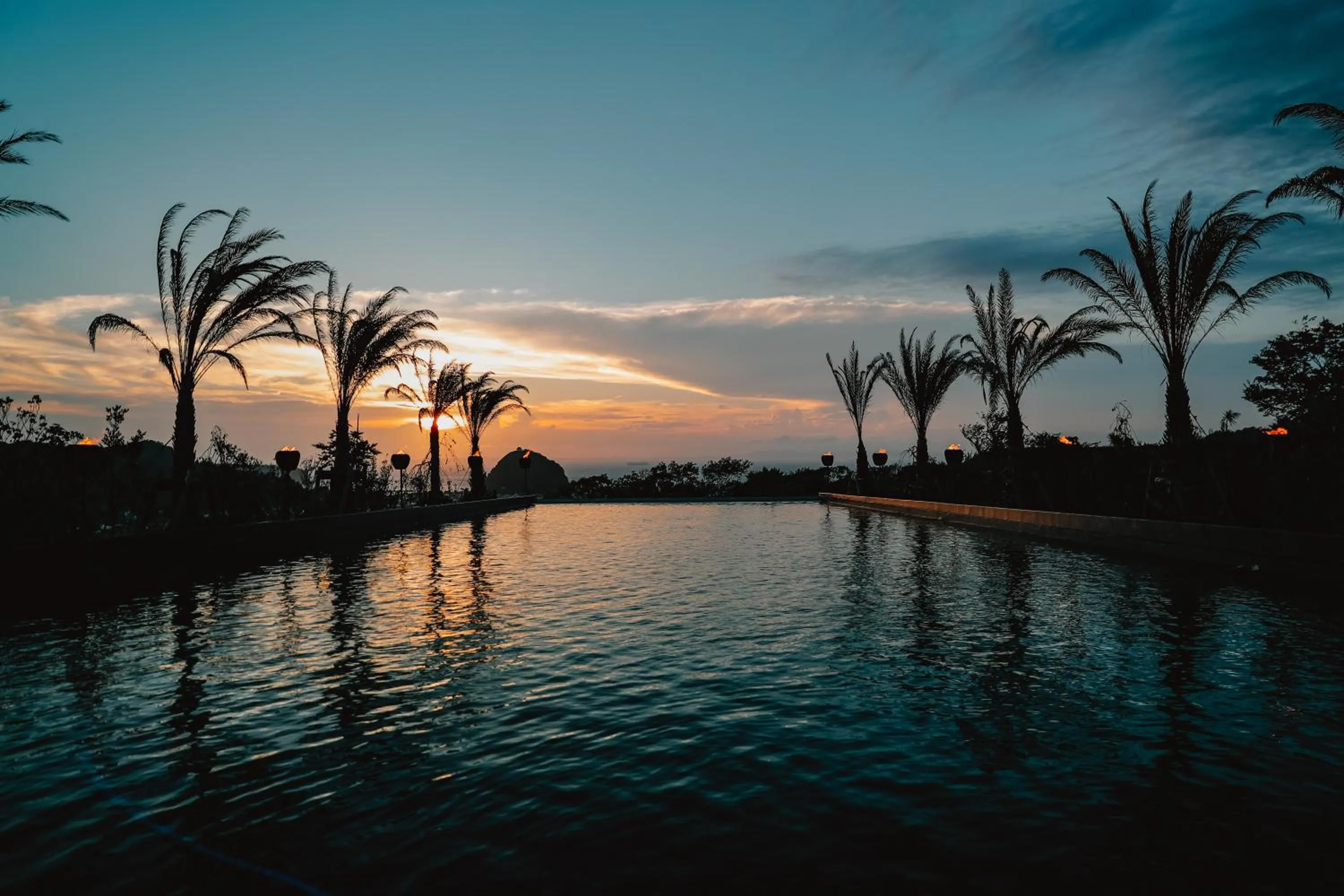 Sunset in BOTANICAL POOL CLUB