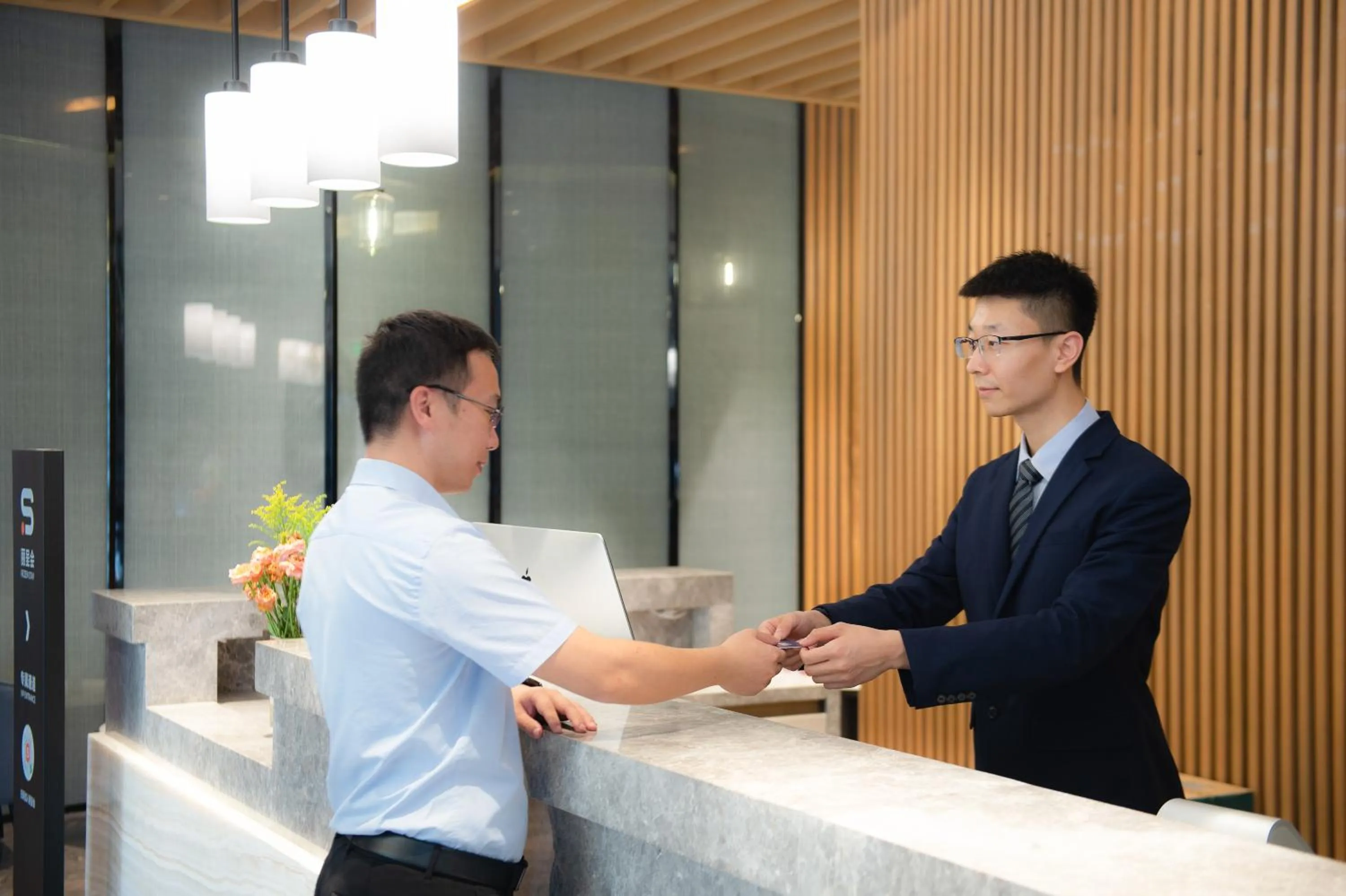 Lobby or reception in Langham Honor International Hotel Canton Fair Complex Branch - Free Shuttle to Canton Fair Complex During Canton Fair Period & Free Mini Bar