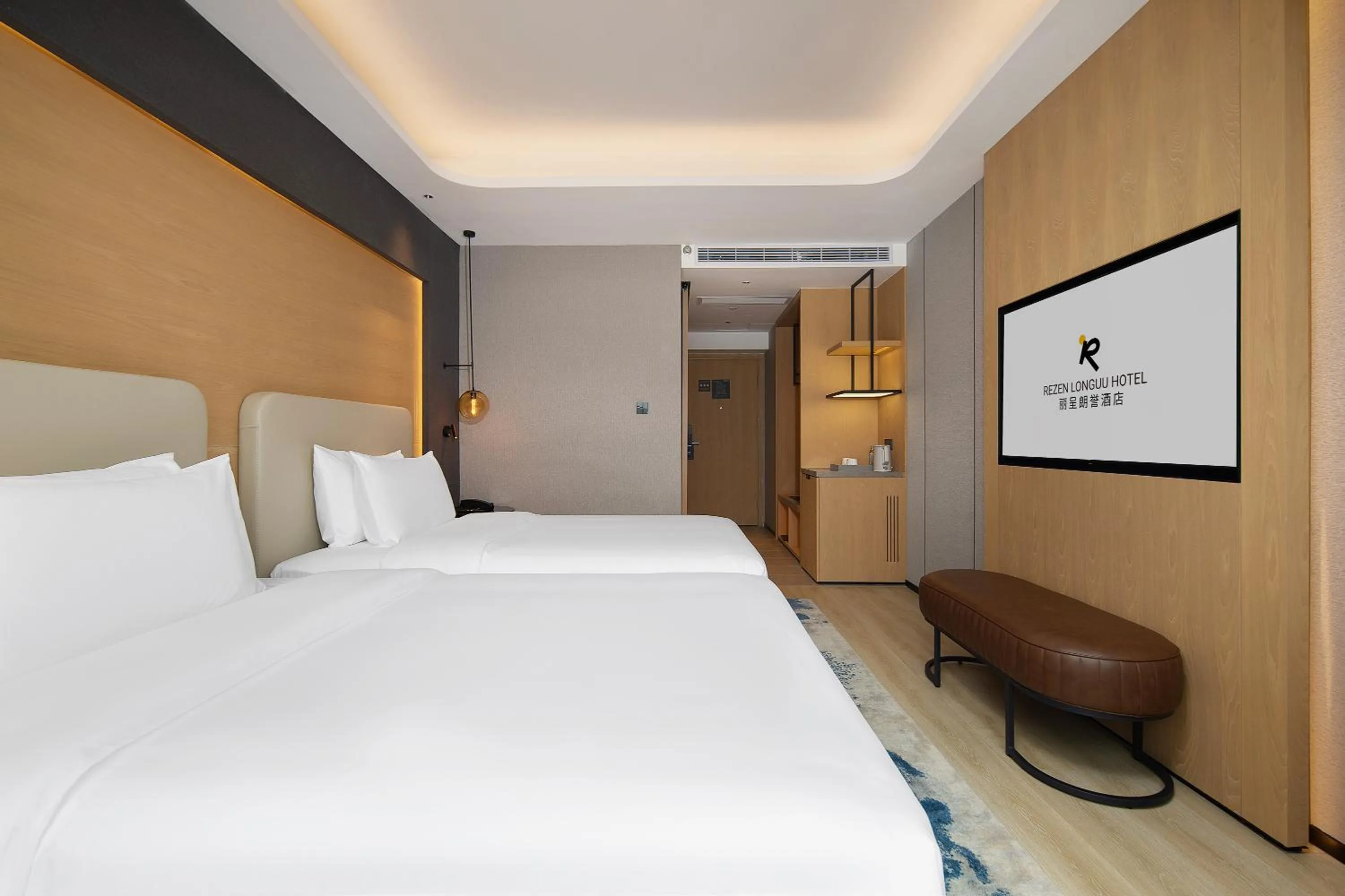 Bed in Langham Honor International Hotel Canton Fair Complex Branch - Free Shuttle to Canton Fair Complex During Canton Fair Period & Free Mini Bar