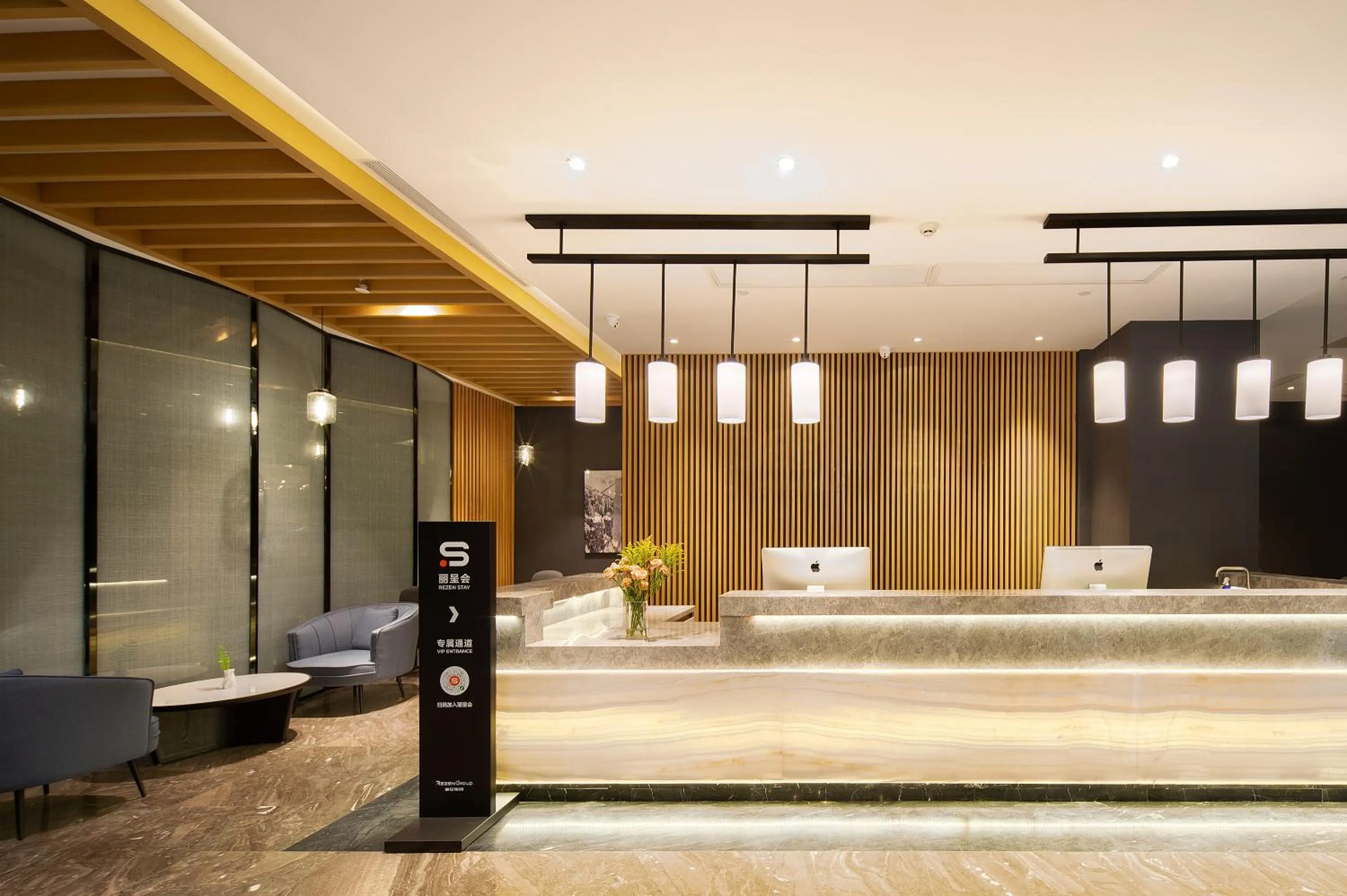 Seating area in Langham Honor International Hotel Canton Fair Complex Branch - Free Shuttle to Canton Fair Complex During Canton Fair Period & Free Mini Bar