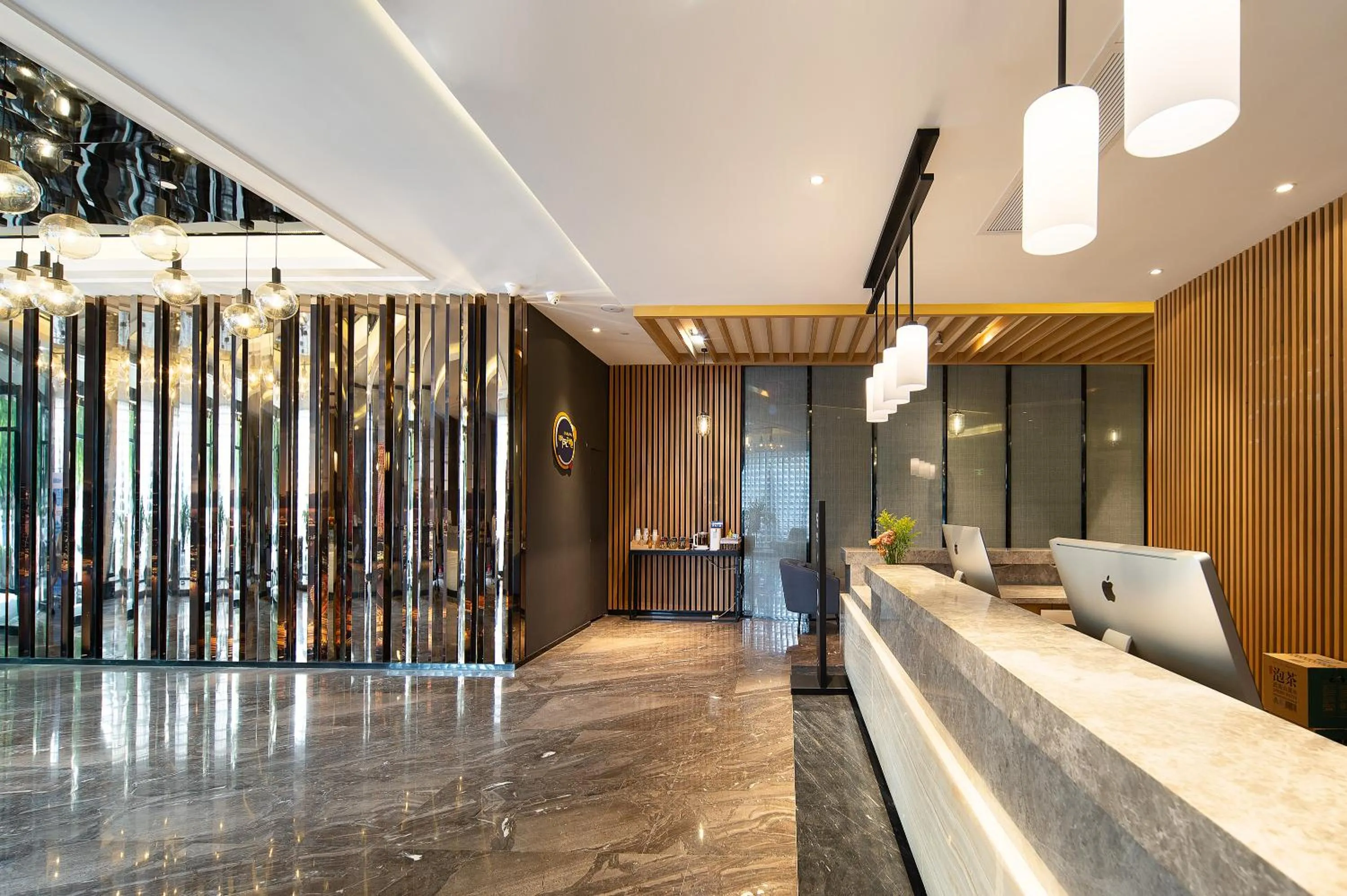 Lobby or reception in Langham Honor International Hotel Canton Fair Complex Branch - Free Shuttle to Canton Fair Complex During Canton Fair Period & Free Mini Bar